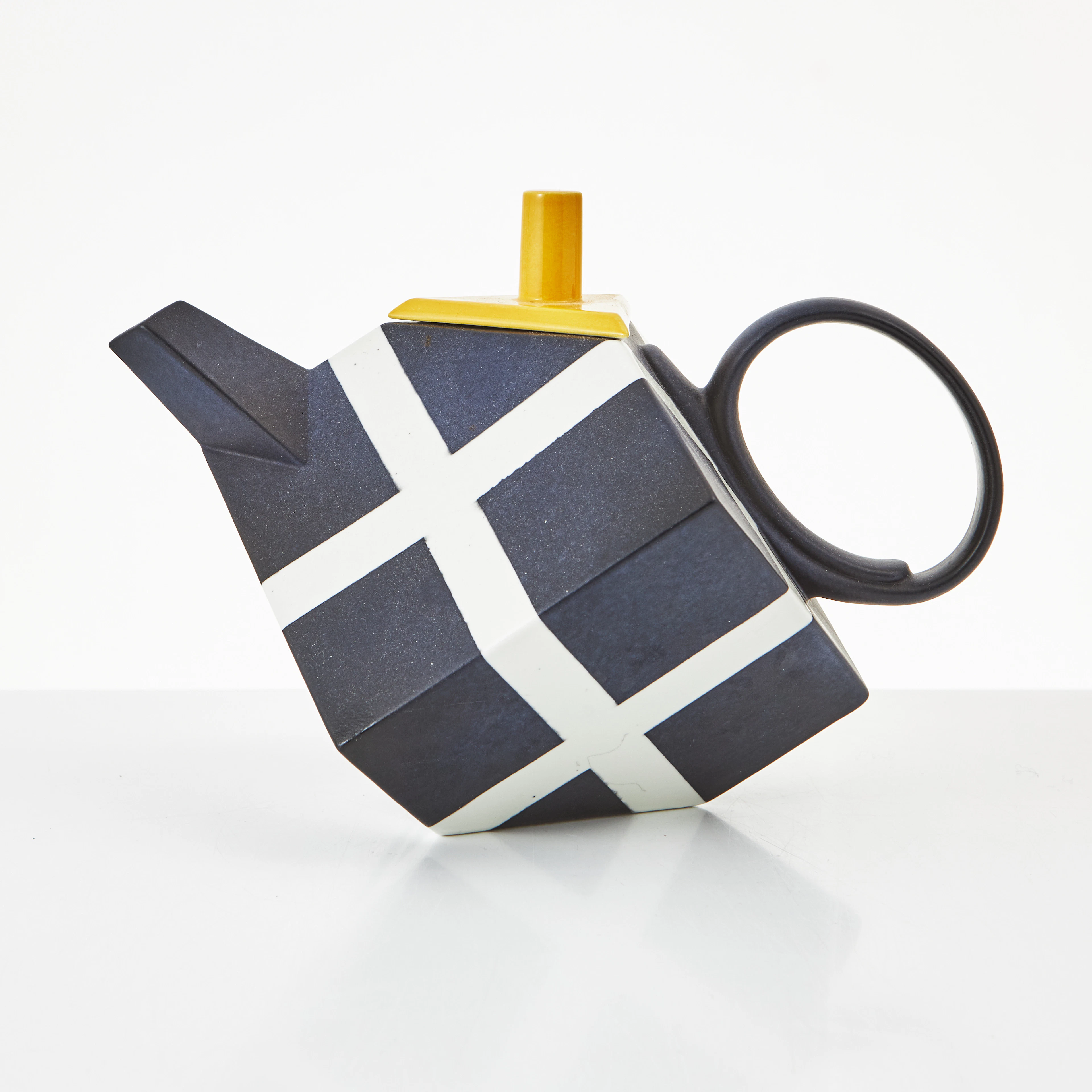 ROLF SINNEMARK. "Cube", tekanna, Rörstrand, porslin, 1980-tal, glaserad