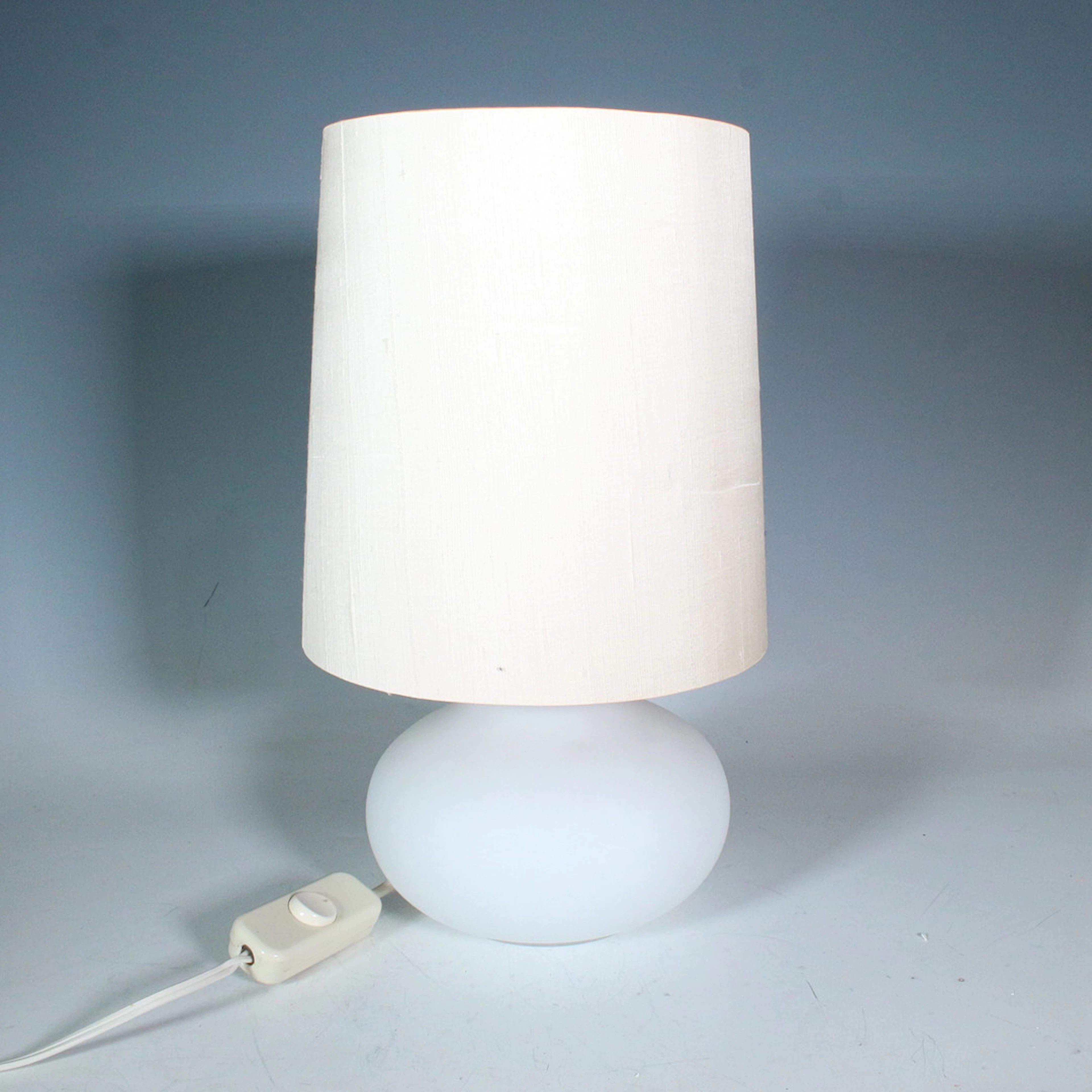 HEINZ JOSEF OHM. Tischleuchte / Tischlampe von Glashütte Limburg der 1970er.