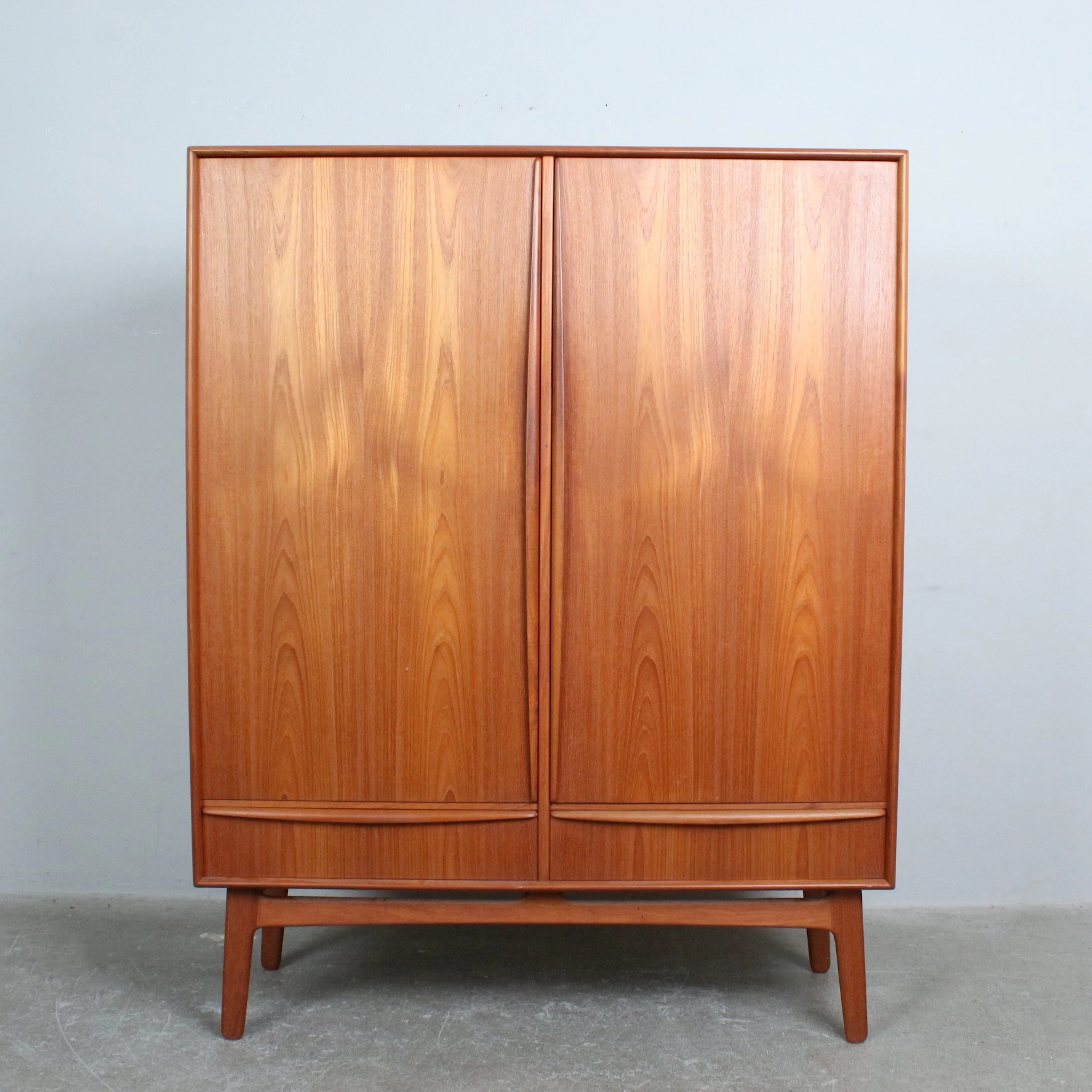 SVEND AAGE MADSEN. für K. Knudsen & Sohn, Teakholz-Highboard / -Schrank