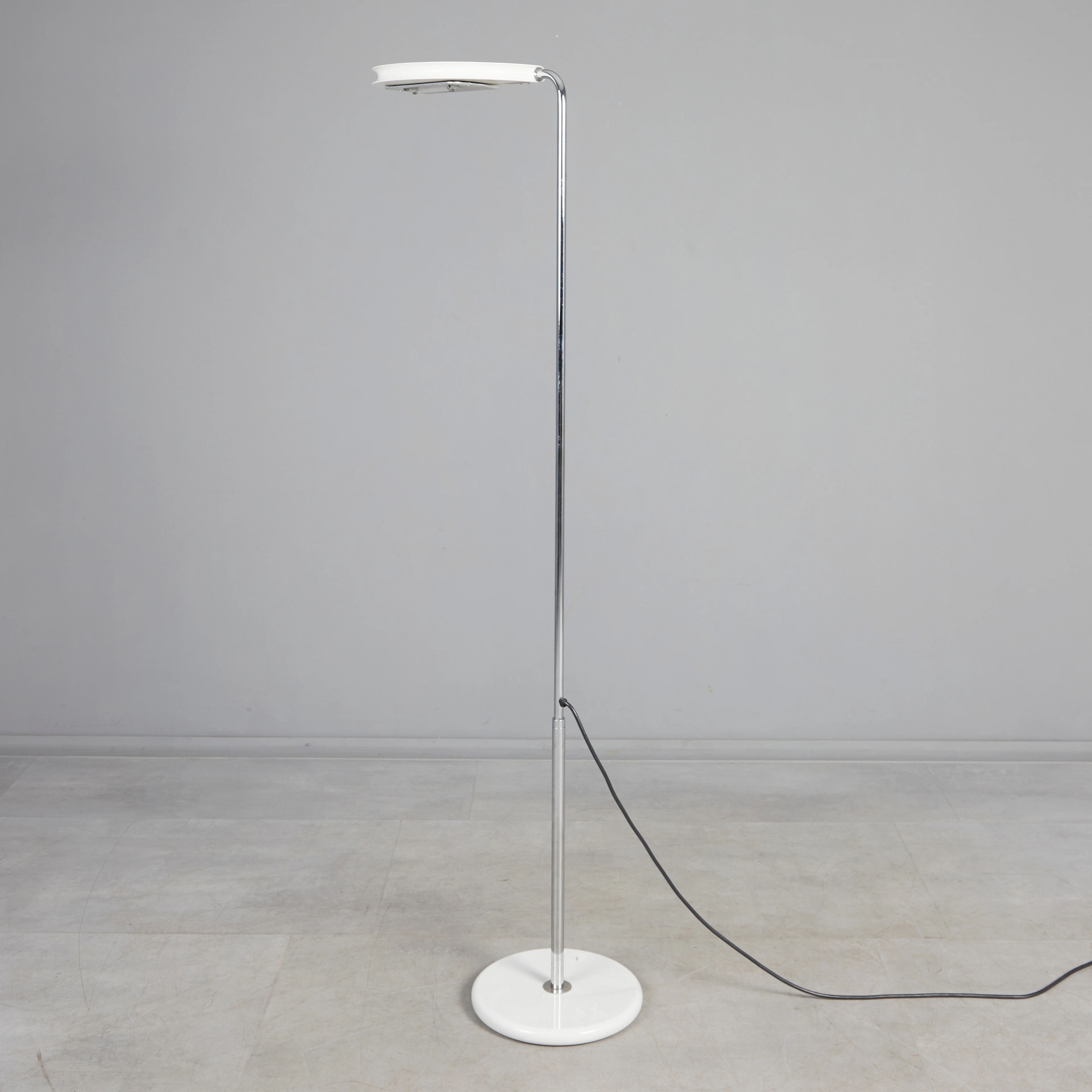 BRUNO GECCHELIN. Stehleuchte, Modell 'Mezzaluna', Stahl, Marmor, Aluminium