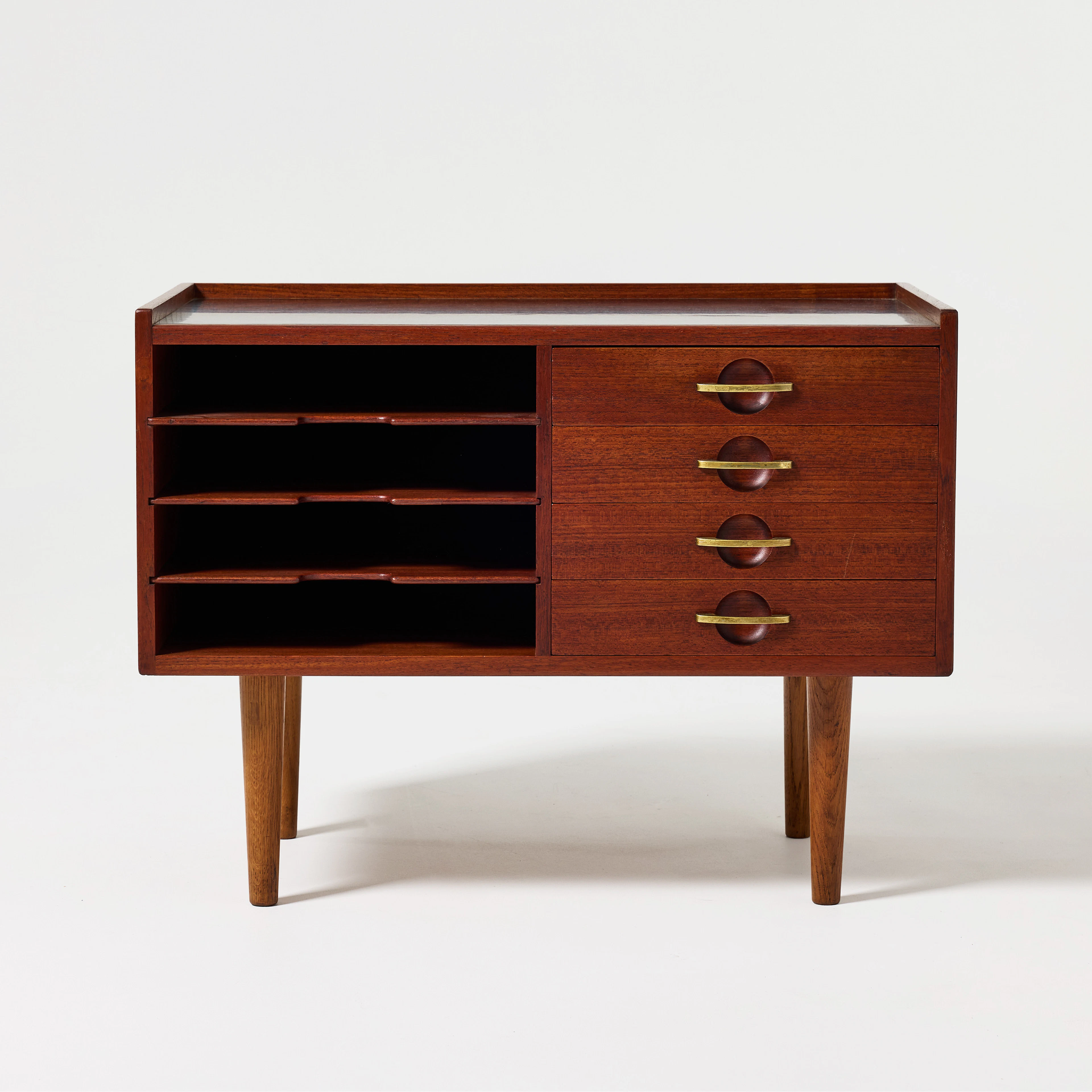 HANS J WEGNER. Sidobord, Johannes Hansen, Danmark 1960-tal, modell