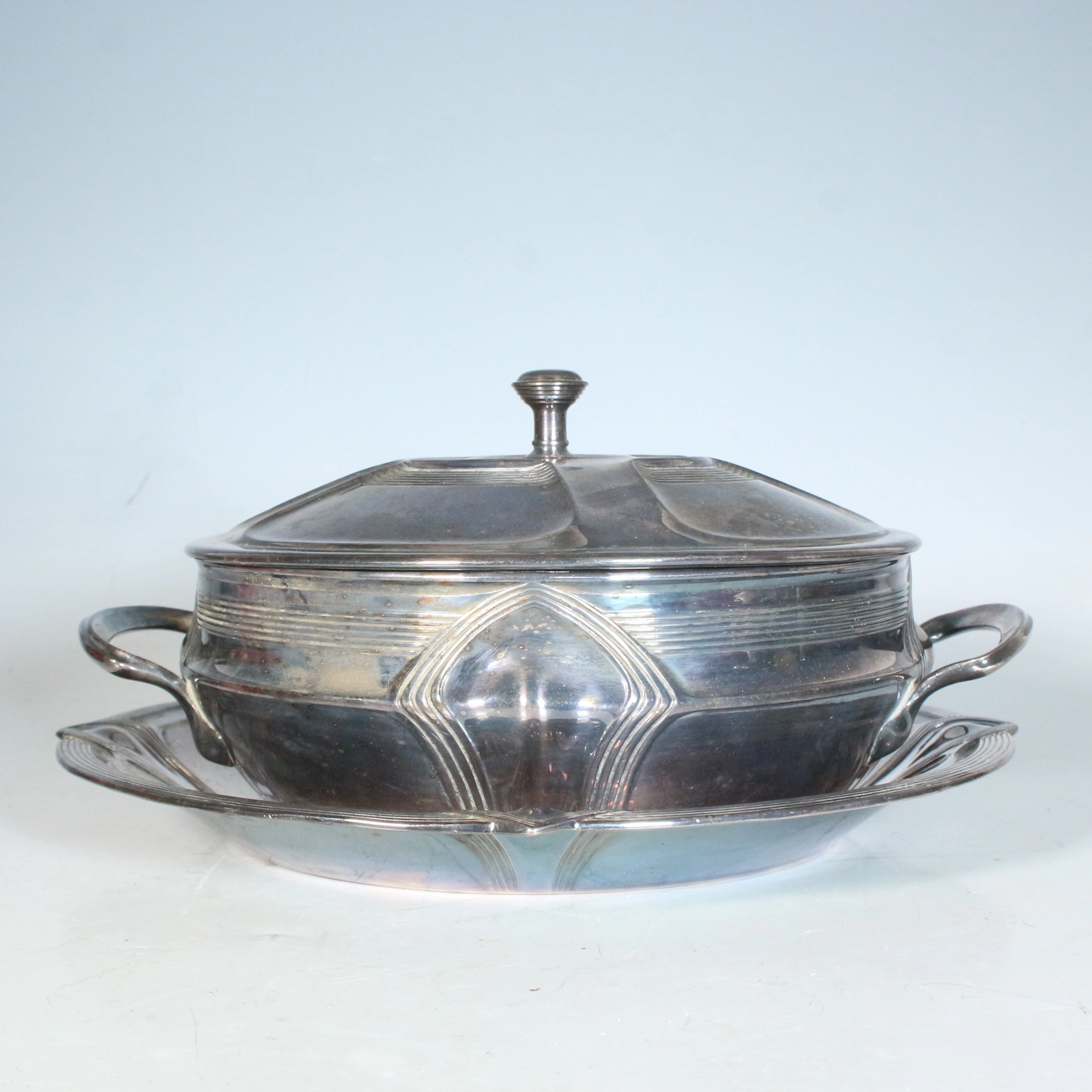 ORIVIT AG. Jugendstil, Suppenterrine mit Teller. Modell '' Nr. 5129