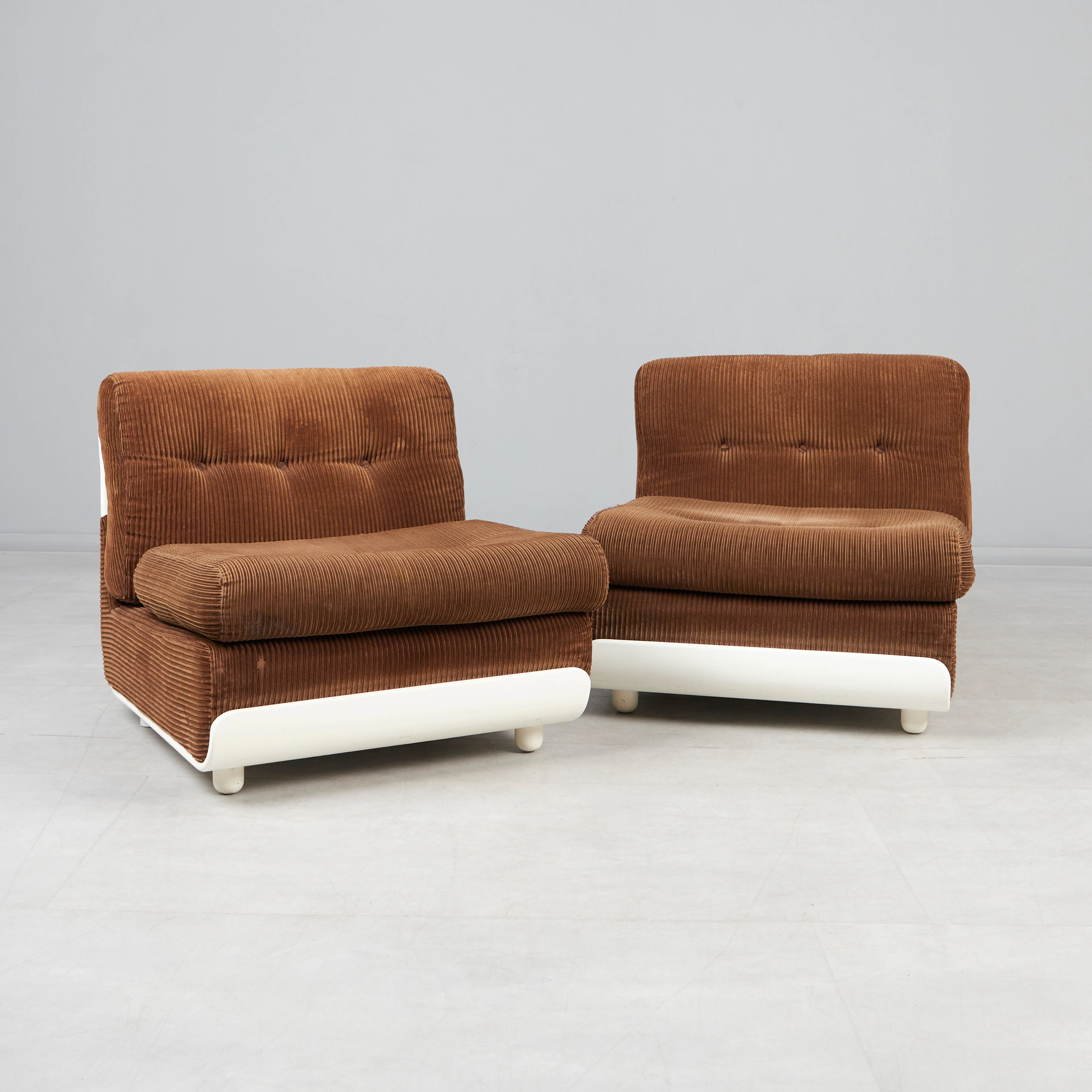 MARIO BELLINI. IM STIL VON. Paar Sessel / Lounge Chairs, Schichtholz