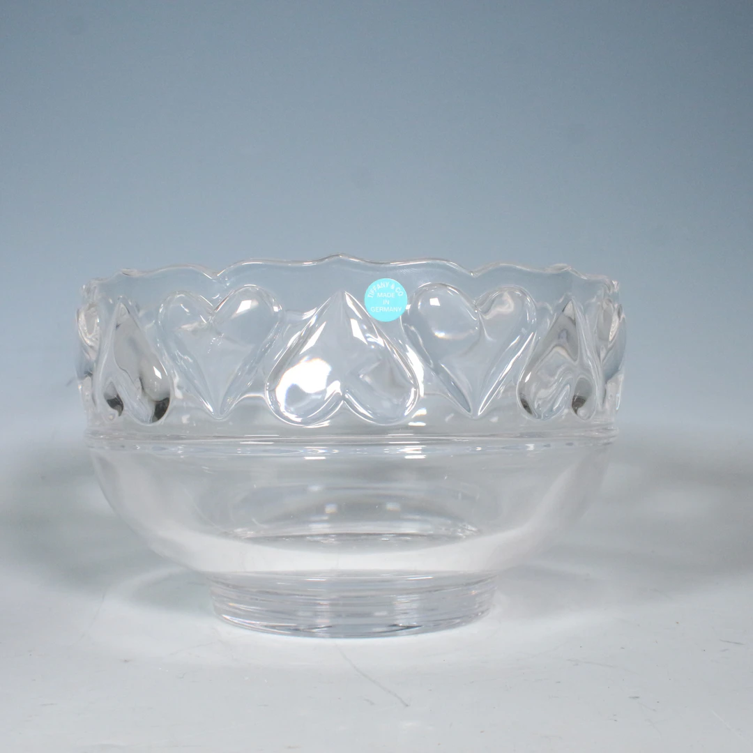 TIFFANY & CO. Bleikristall-Glasschale mit Herzen-Relief, Deutschland, 1990er.
