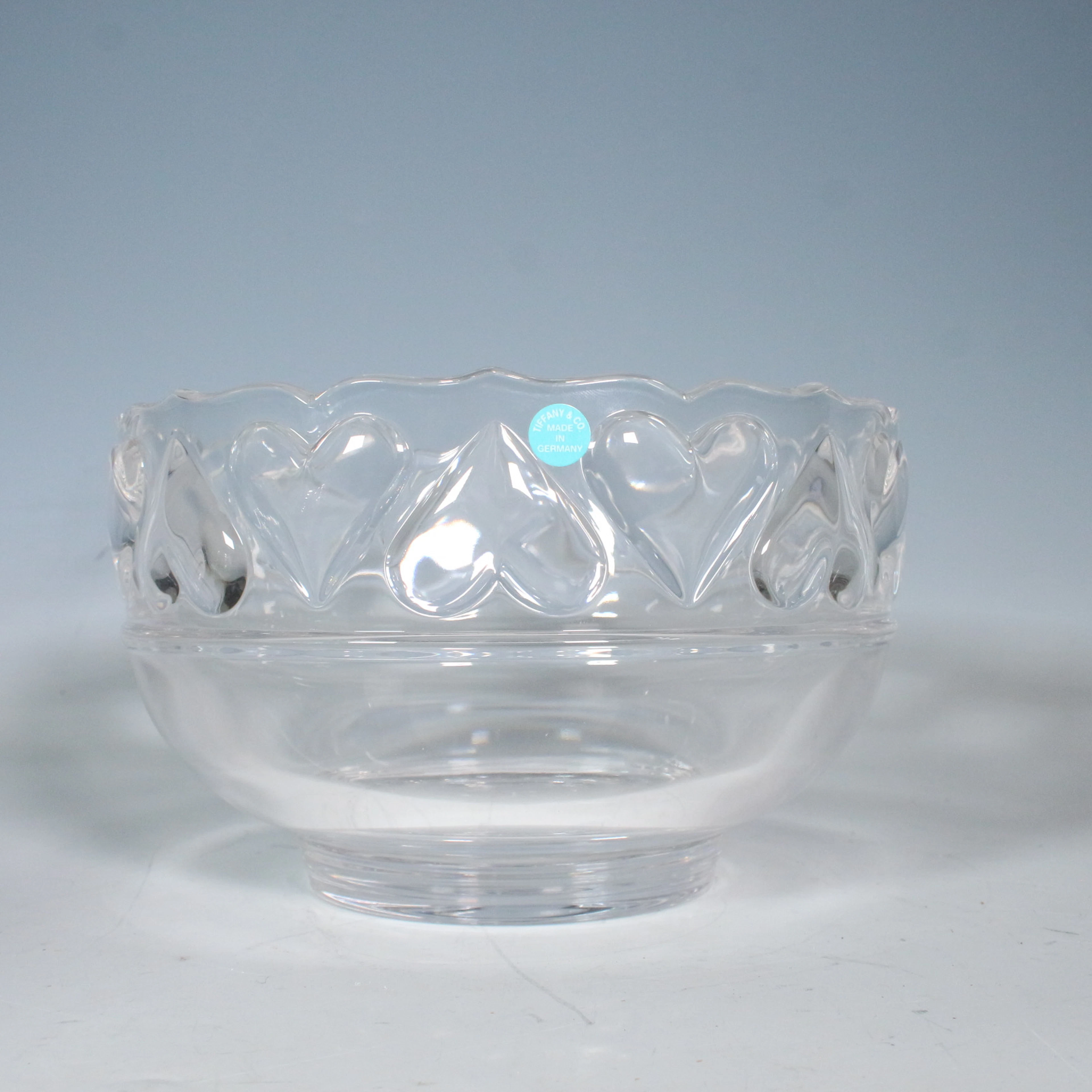 TIFFANY & CO. Bleikristall-Glasschale mit Herzen-Relief, Deutschland, 1990er.