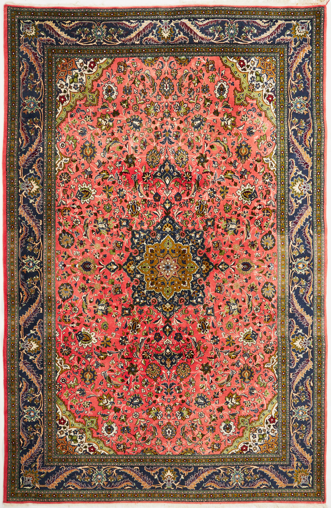 ORIENTMATTA, Ghom, silkesinslag, rosa botten, ca 320x208 cm.