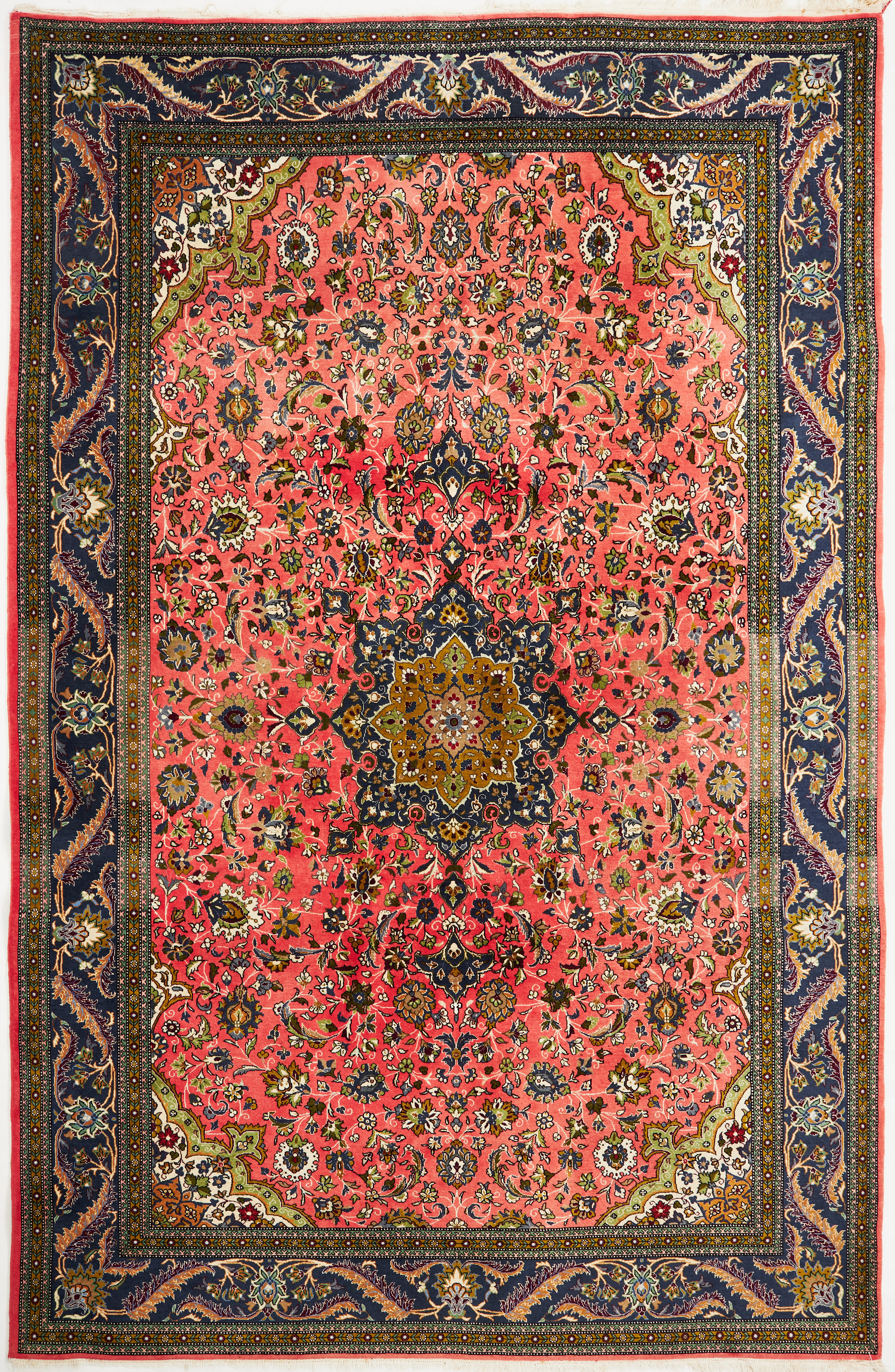 ORIENTMATTA, Ghom, silkesinslag, rosa botten, ca 320x208 cm.