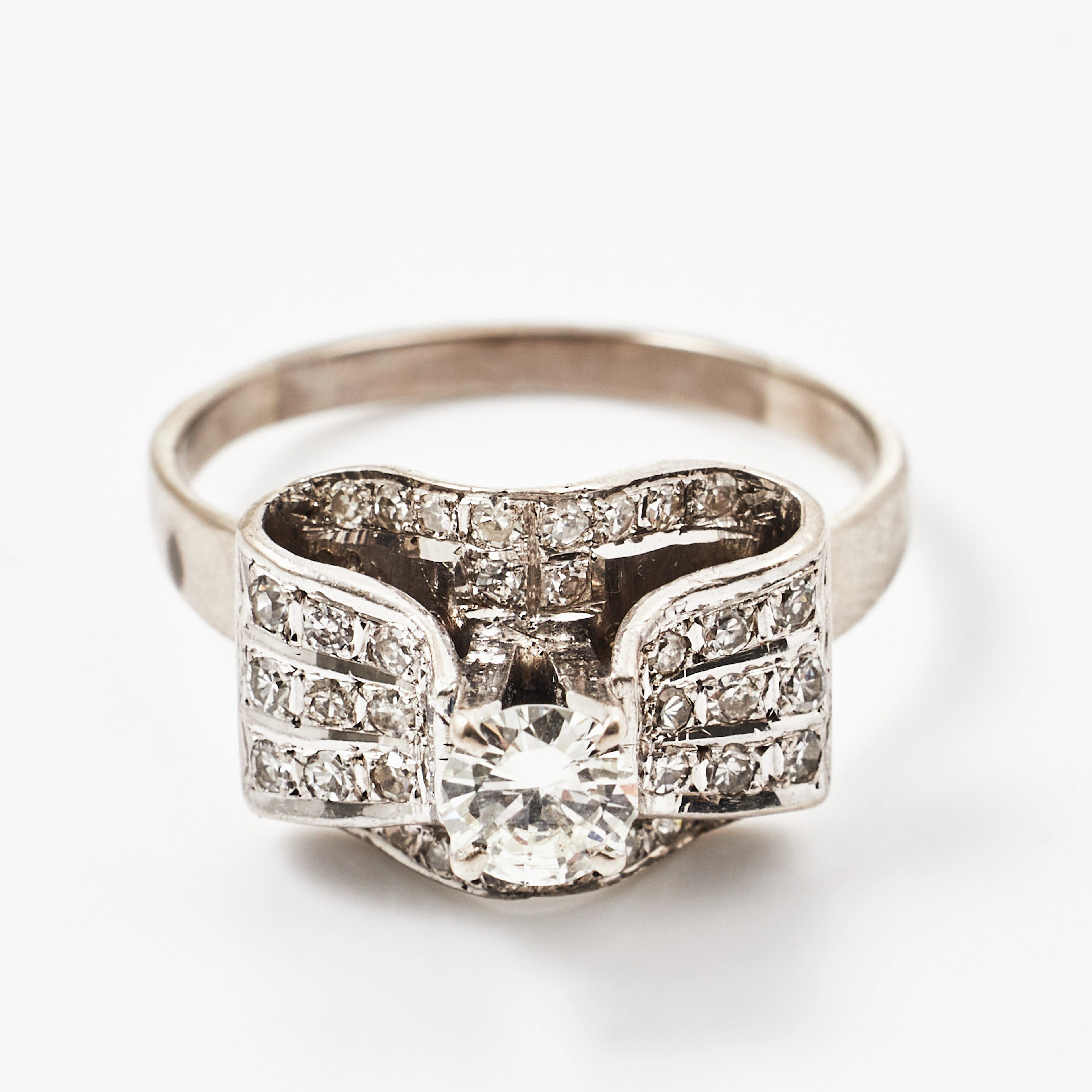 RING, 18K vitguld/silver med diamanter.
