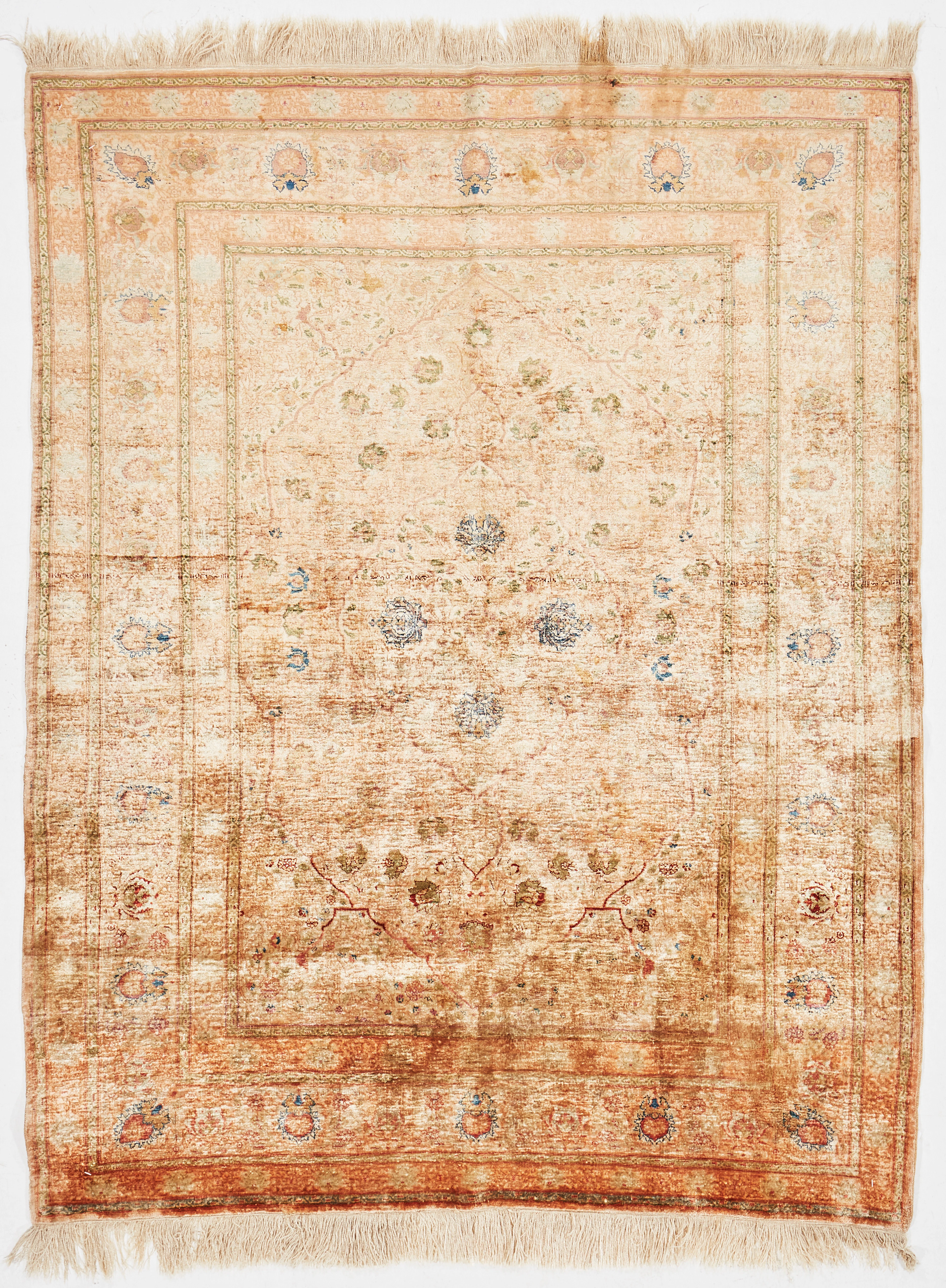 ORIENTMATTA, Täbris sannolikt, silke, antik, ca 162 x 127 cm.
