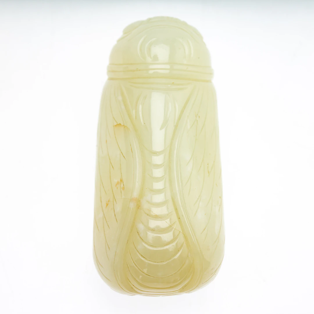 Schnupftabakflasche / Snuff bottle in Form einer Zikade, Jade, China