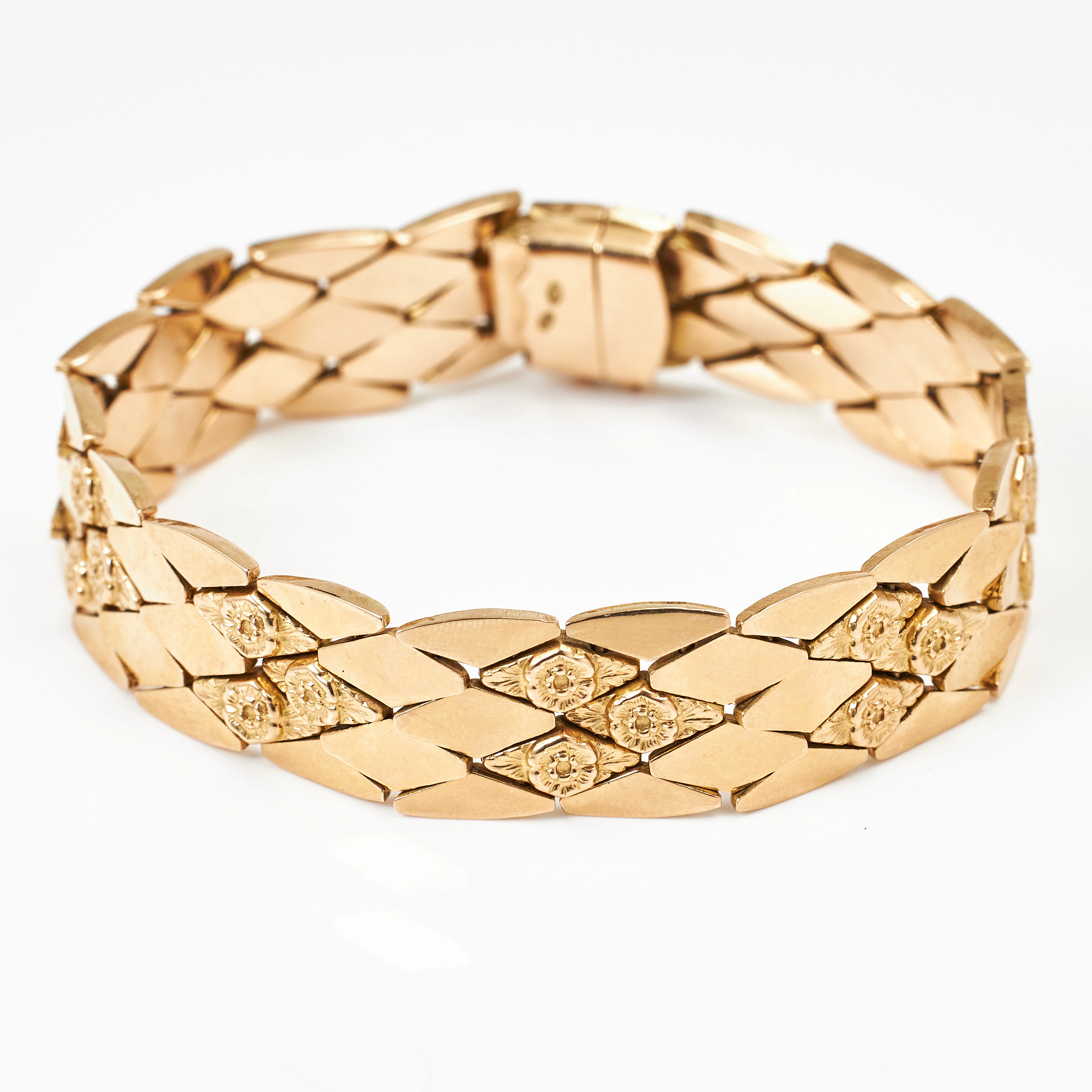 ARMBAND, 18 k guld, fantasilänk, sammanlänkade romber med delvis graverade
