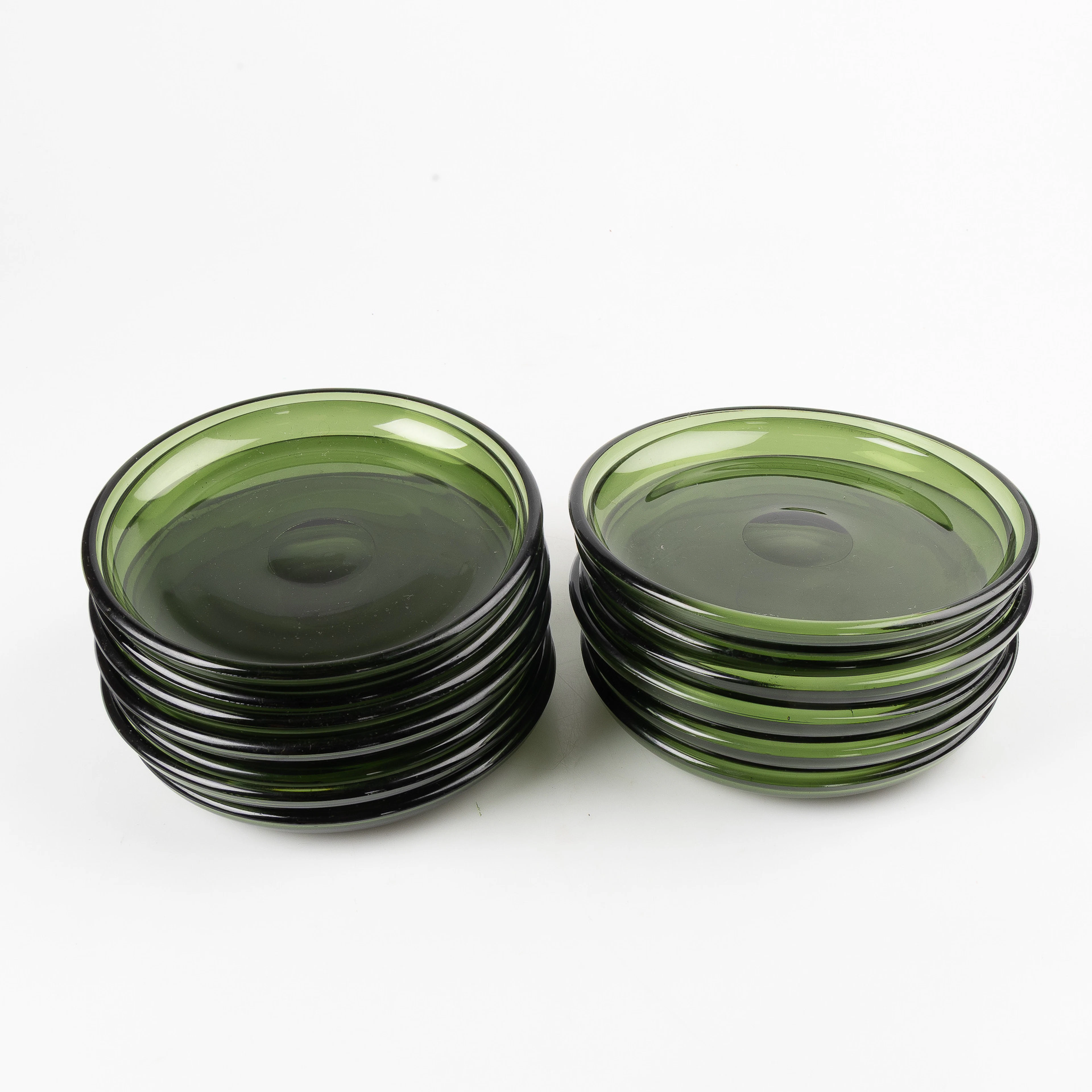 JOSEF FRANK. Assietter, 13st, grönt glas, Reijmyre Glasbruk för Firma