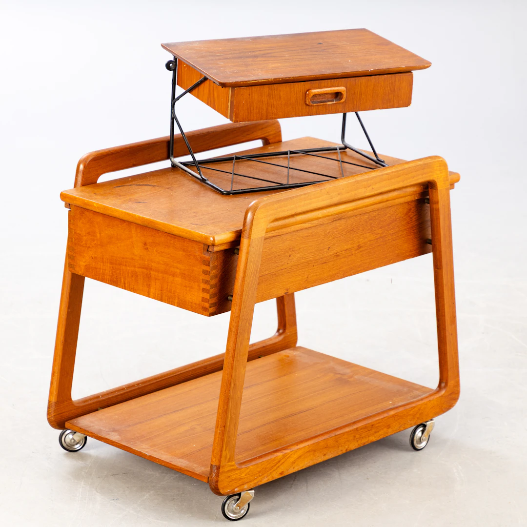 Sika Møbler. Teak Teewagen / Nähwagen + kleines Wandregal, 1960er Jahre (2).