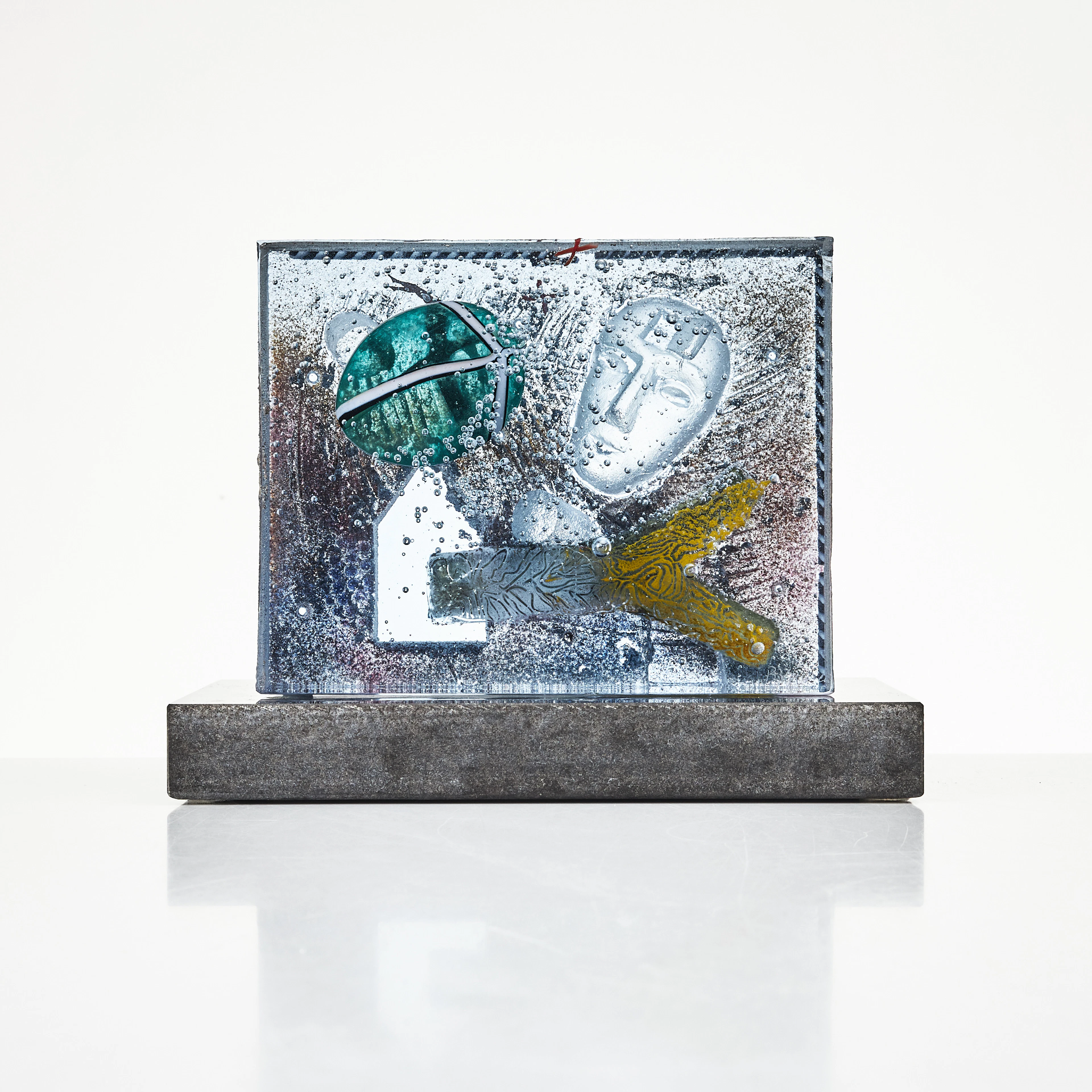 BERTIL VALLIEN. Skulptur, Kosta, gjuten, blå glasmassa, polykrom insmält