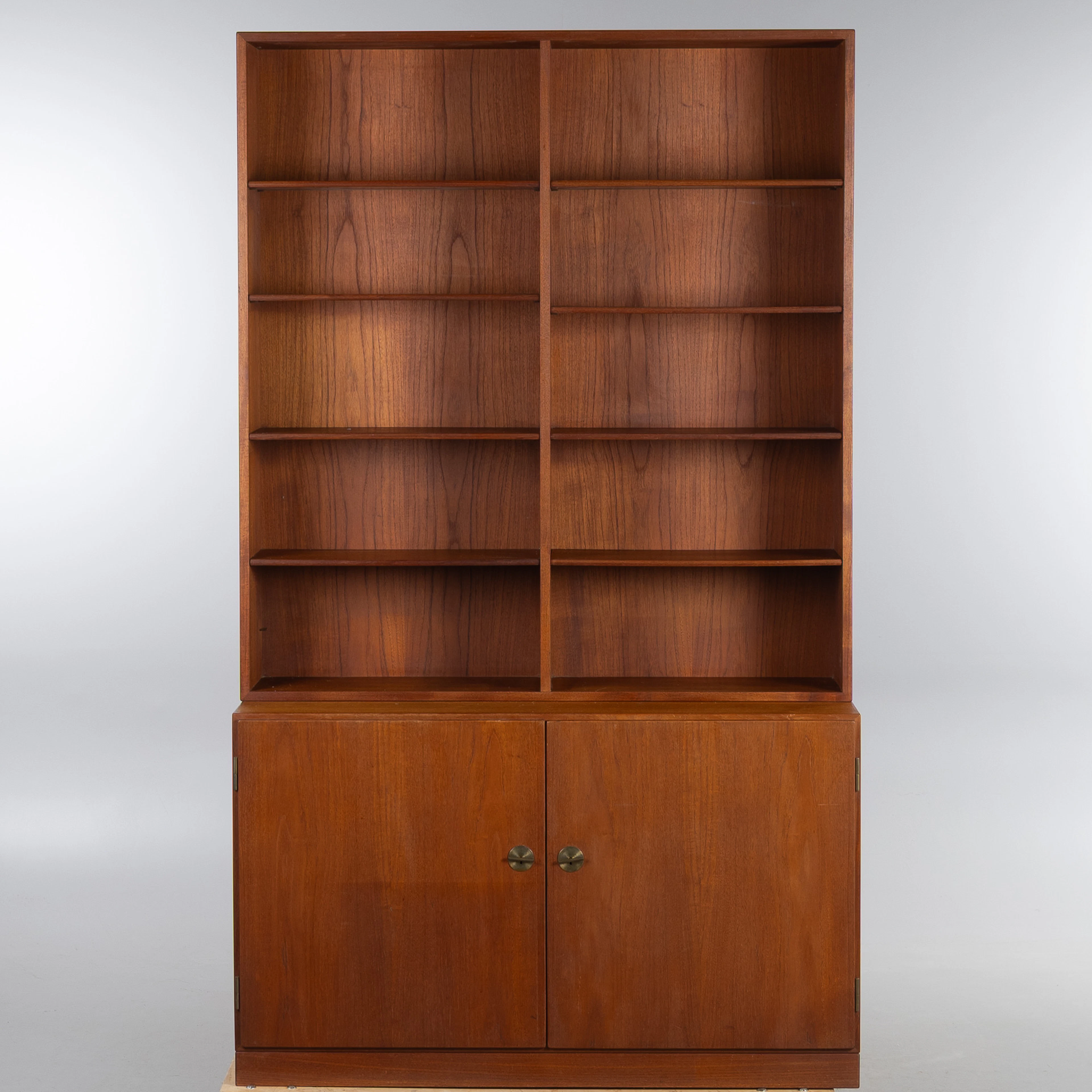BØRGE MOGENSEN. Bokhylla, 2-delad, fanerad i teak, C.M. Madsen för