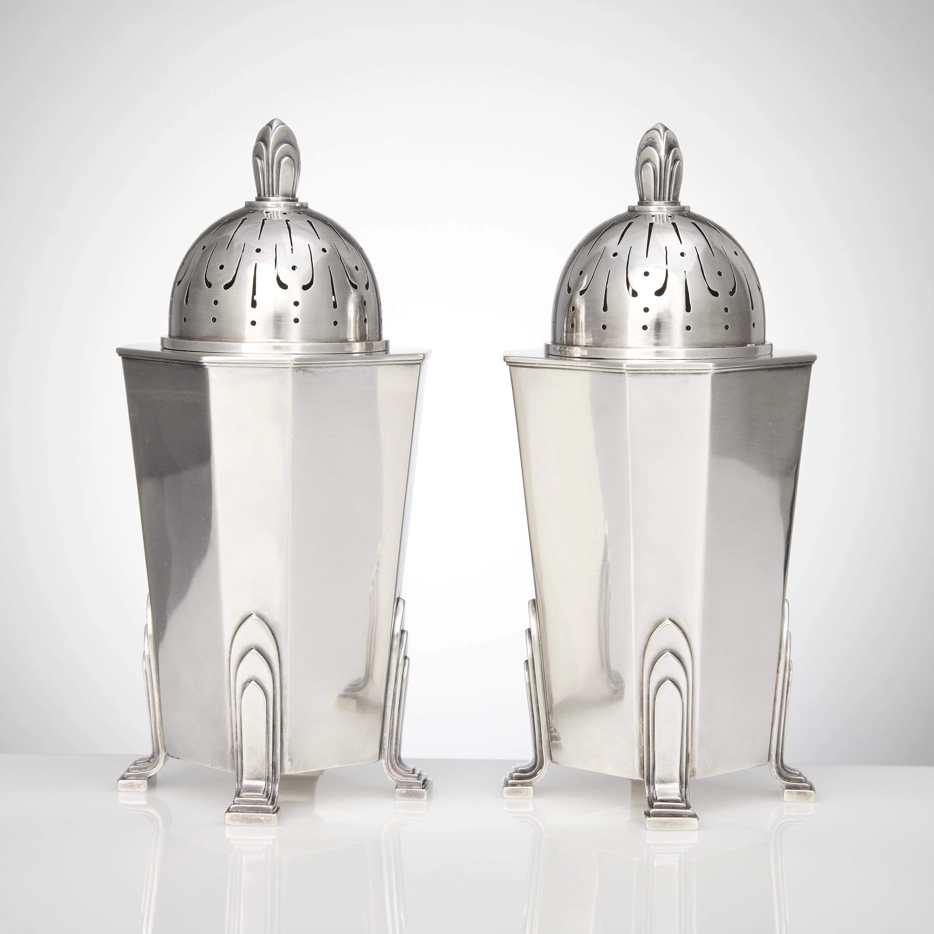 ERIK FLEMING. Sockerruskor, ett par, sterlingsilver, Atelier Borgila