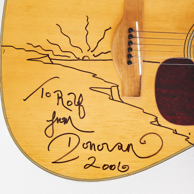 DONOVAN, signerad gitarr, Yamaha FG-180 1970-tal signerad med dedikation