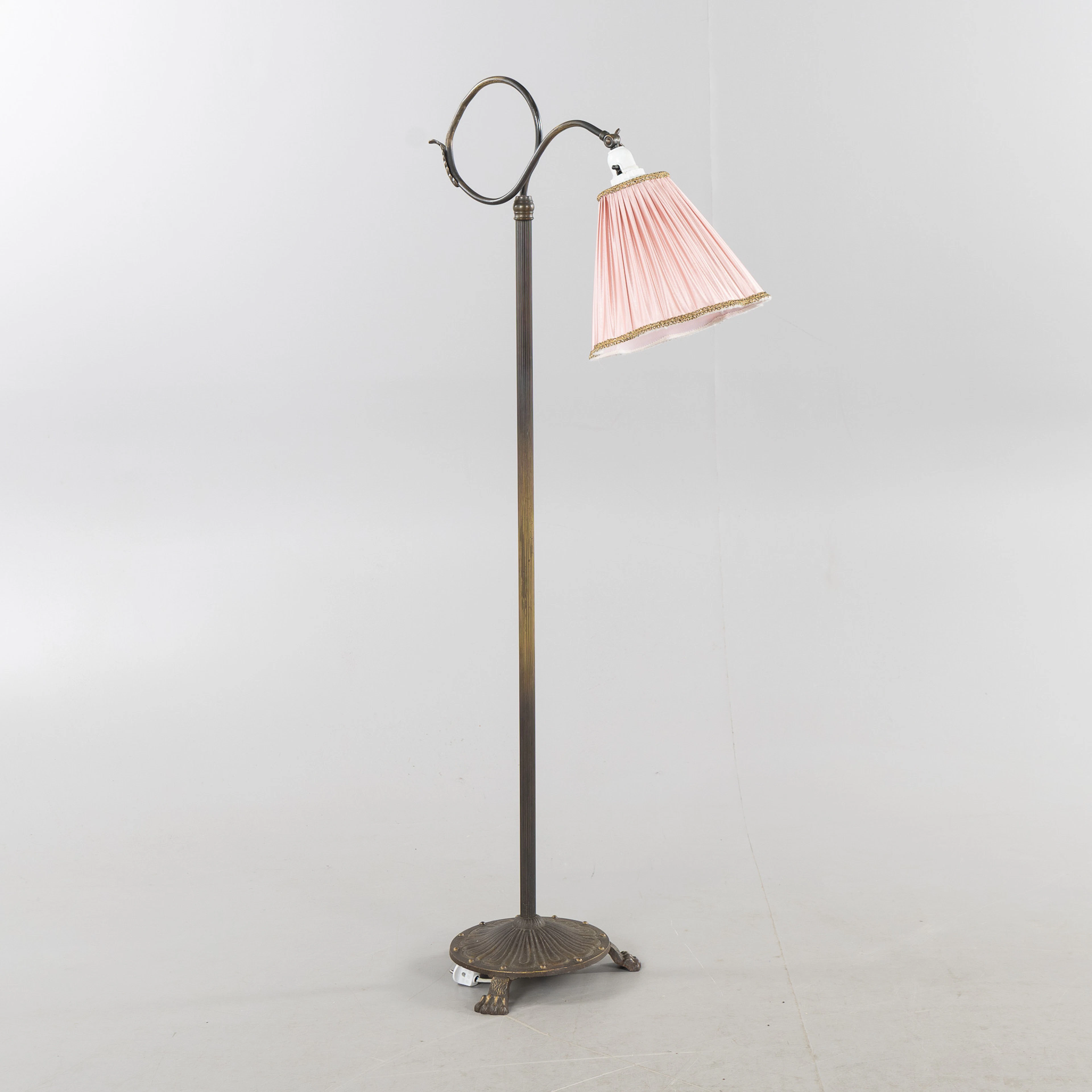 GOLVLAMPA, märkt 8405, 1900-talets första hälft.