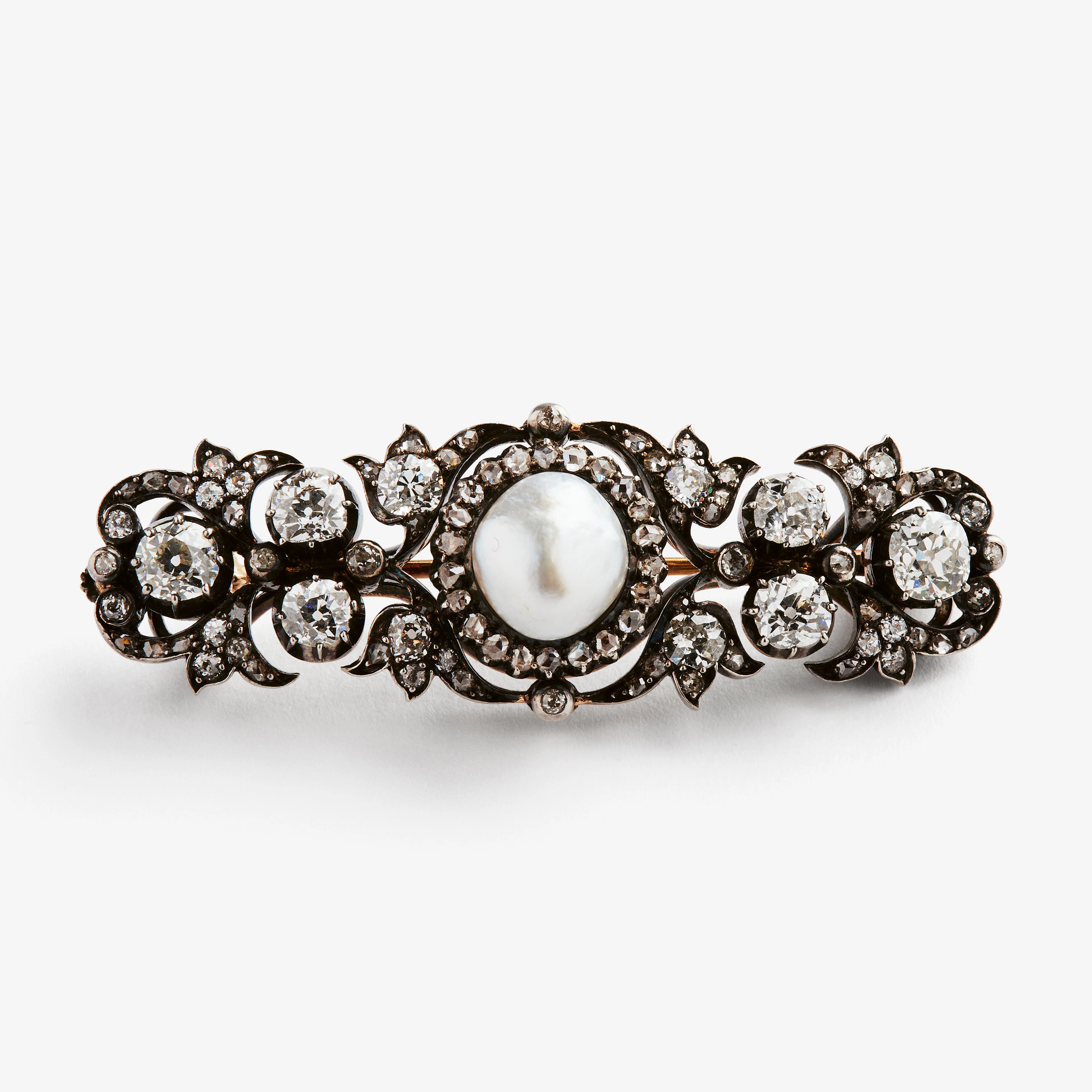 BROSCH, silver, guld, naturlig pärla och diamanter. 1800-talets senare del.