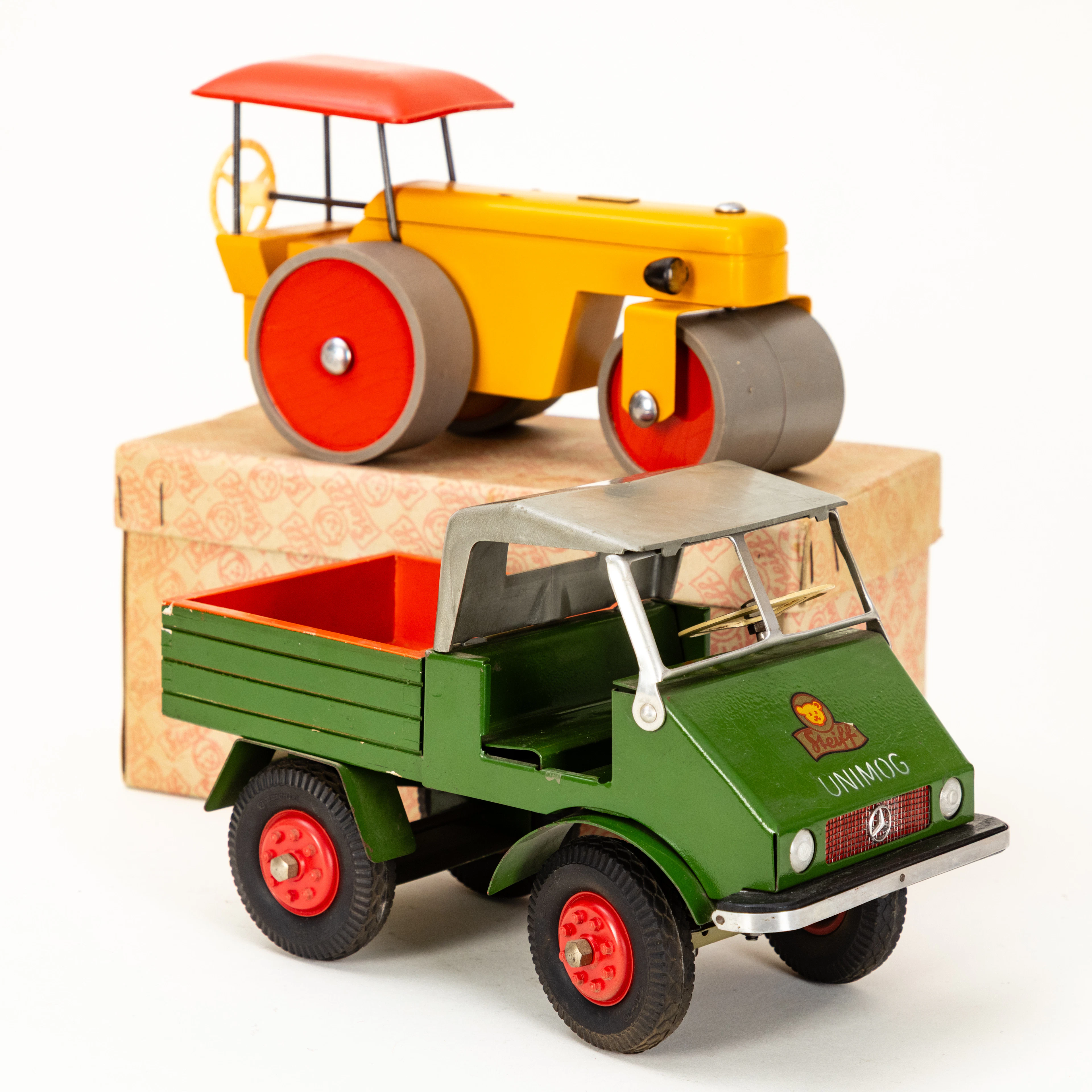 STEIFF. Straßenwalze und Unimog, Holz, Griengen an der Benz, 1964