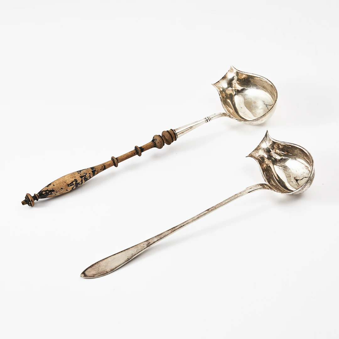 SOPPSLEVAR, 2 st., silver, C G Hallberg, Stockholm 1908 samt Guldvaruhuset