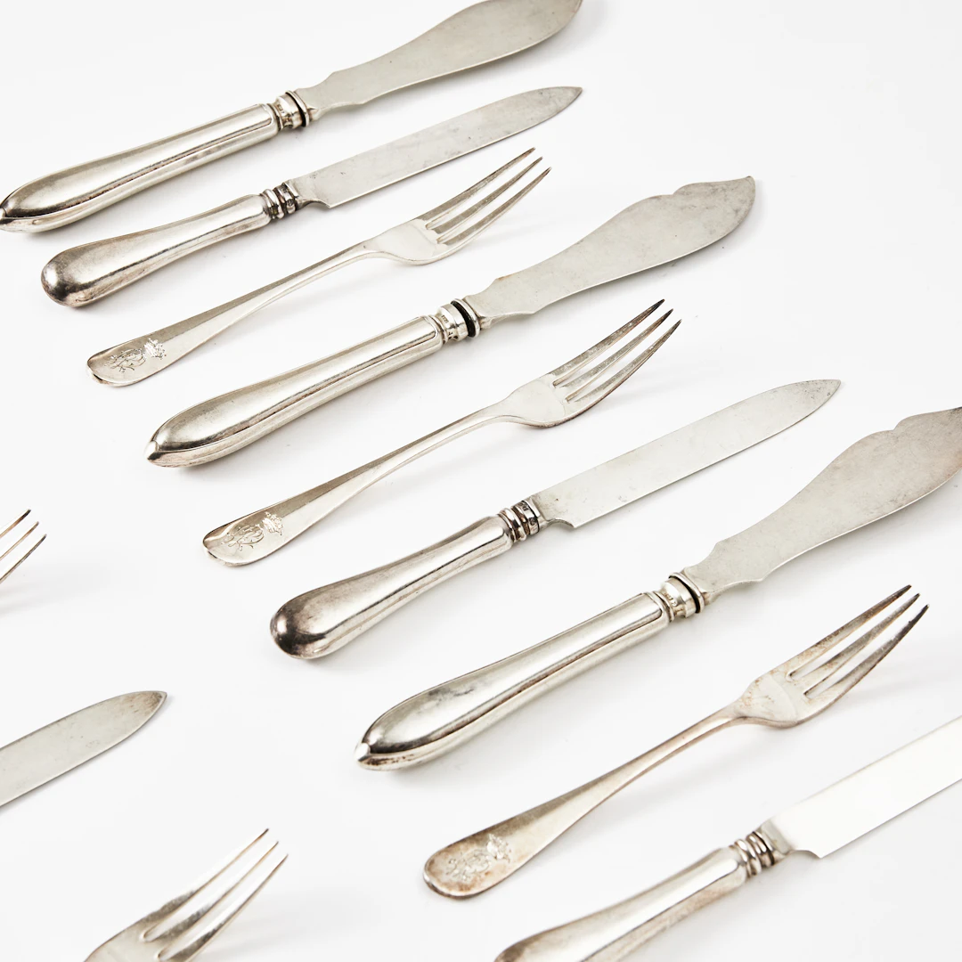 SMÖRGÅS & FISKBESTICK, 15 dlr., silver, graverad grevlig krona.