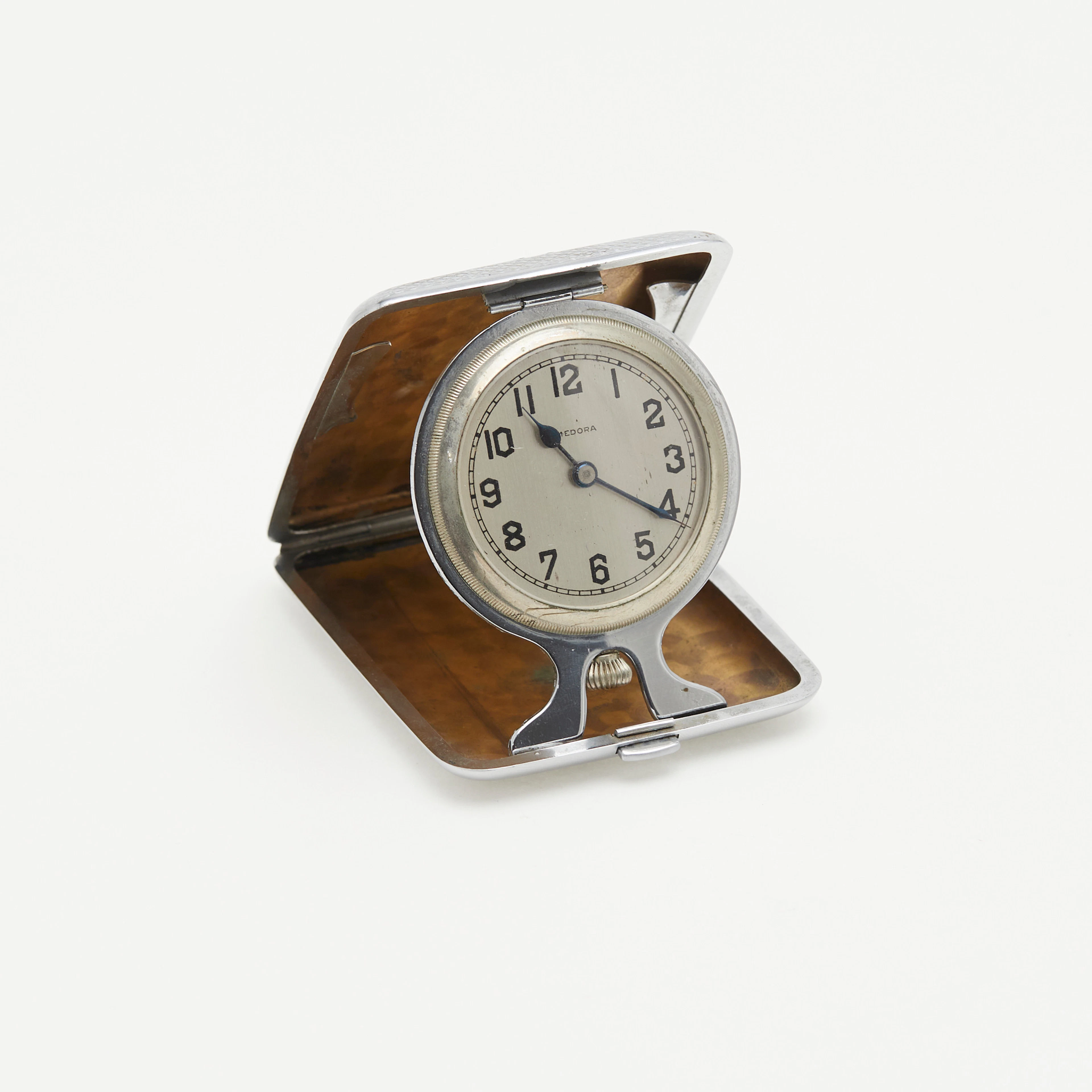 MEDORA WATCH CO. Reiseuhr / Tischuhr, Handaufzug, 1930er Jahre, Schweiz.