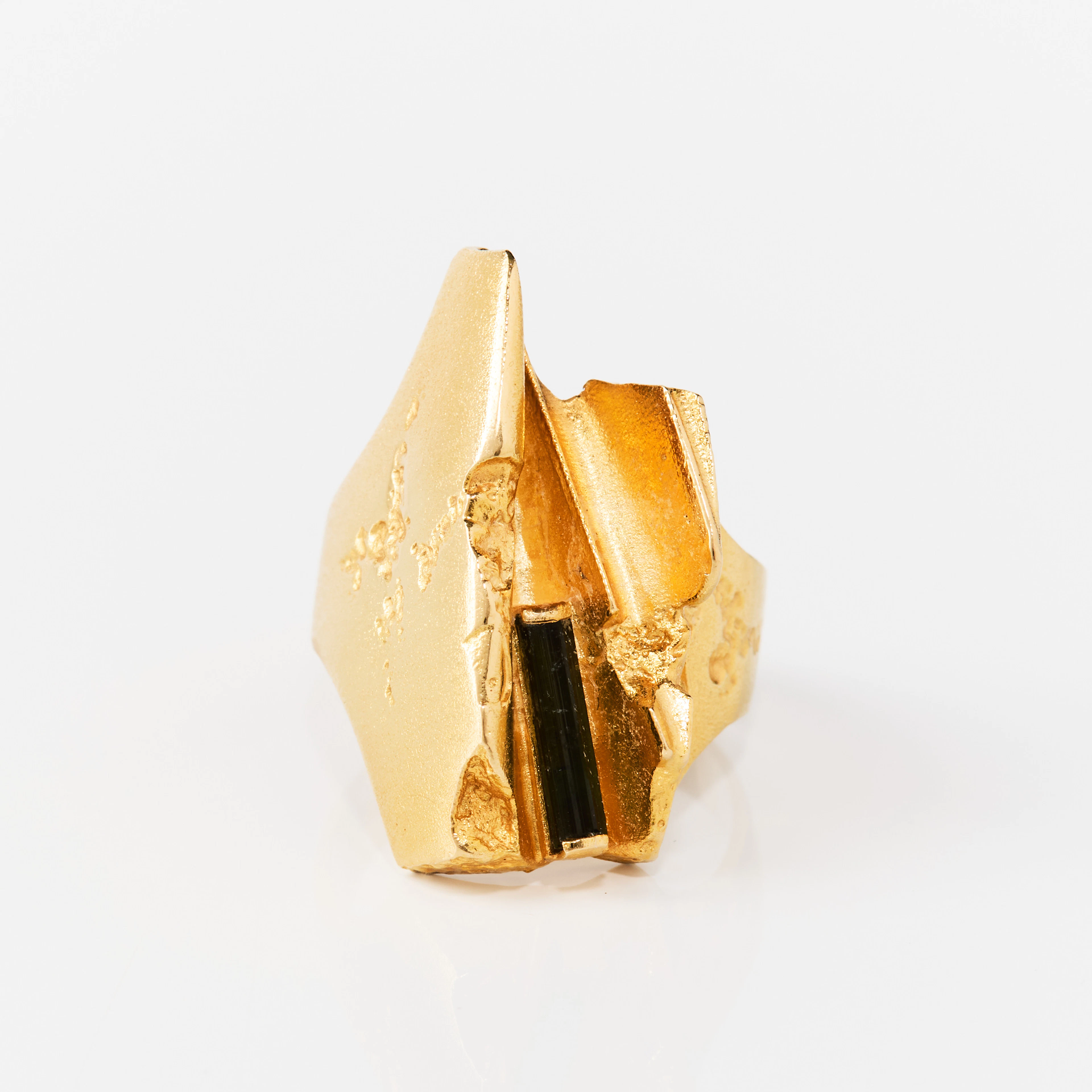 BJÖRN WECKSTRÖM. Ring, "Turmaline River", 18K guld och grön turmalin