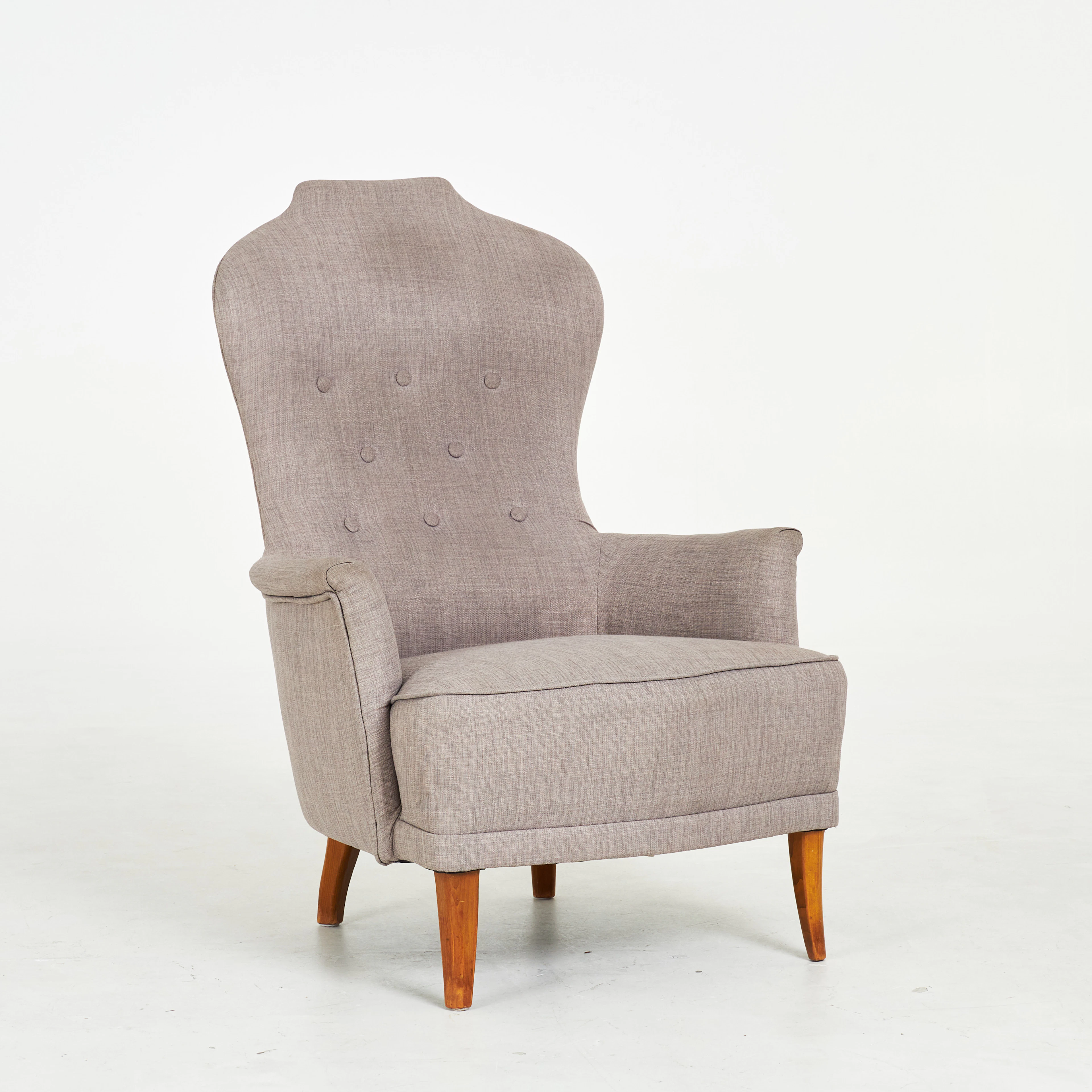 CARL MALMSTEN. Fåtölj, "Farmor", klädsel i textil, ben i bok, undertill