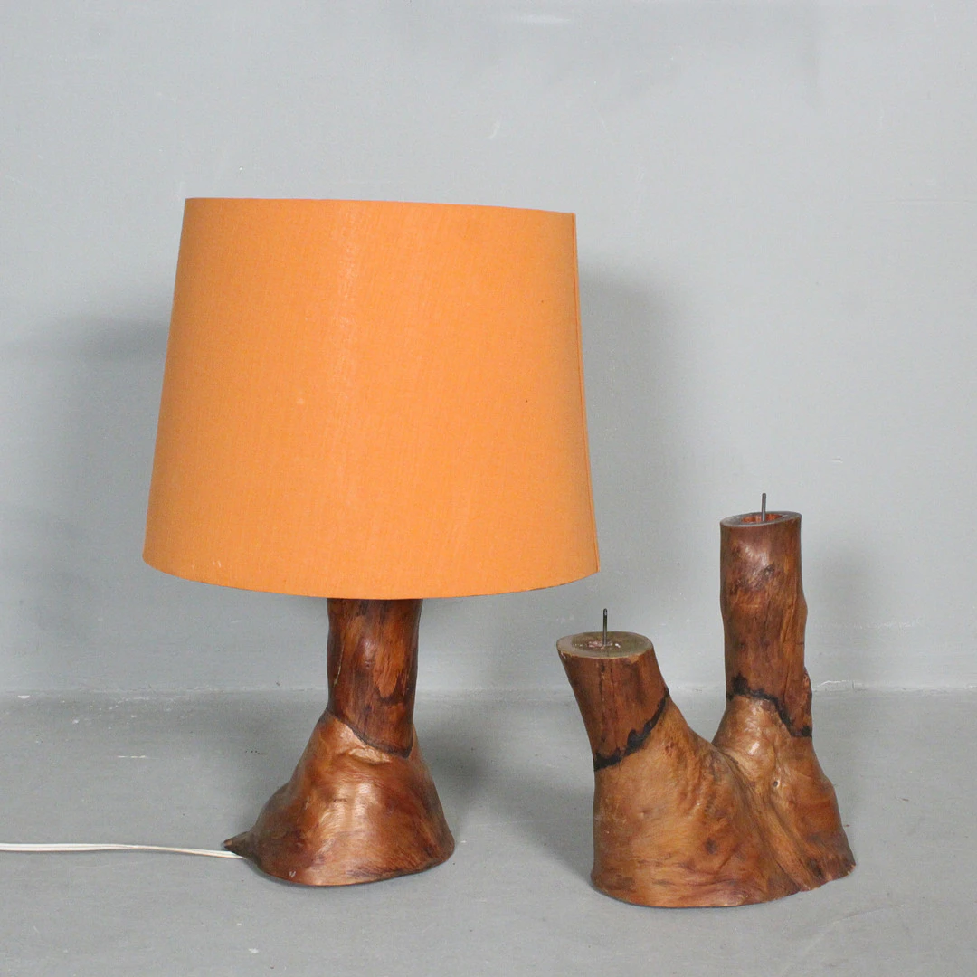 Brutalistische Tischlampe und Kerzenhalter.