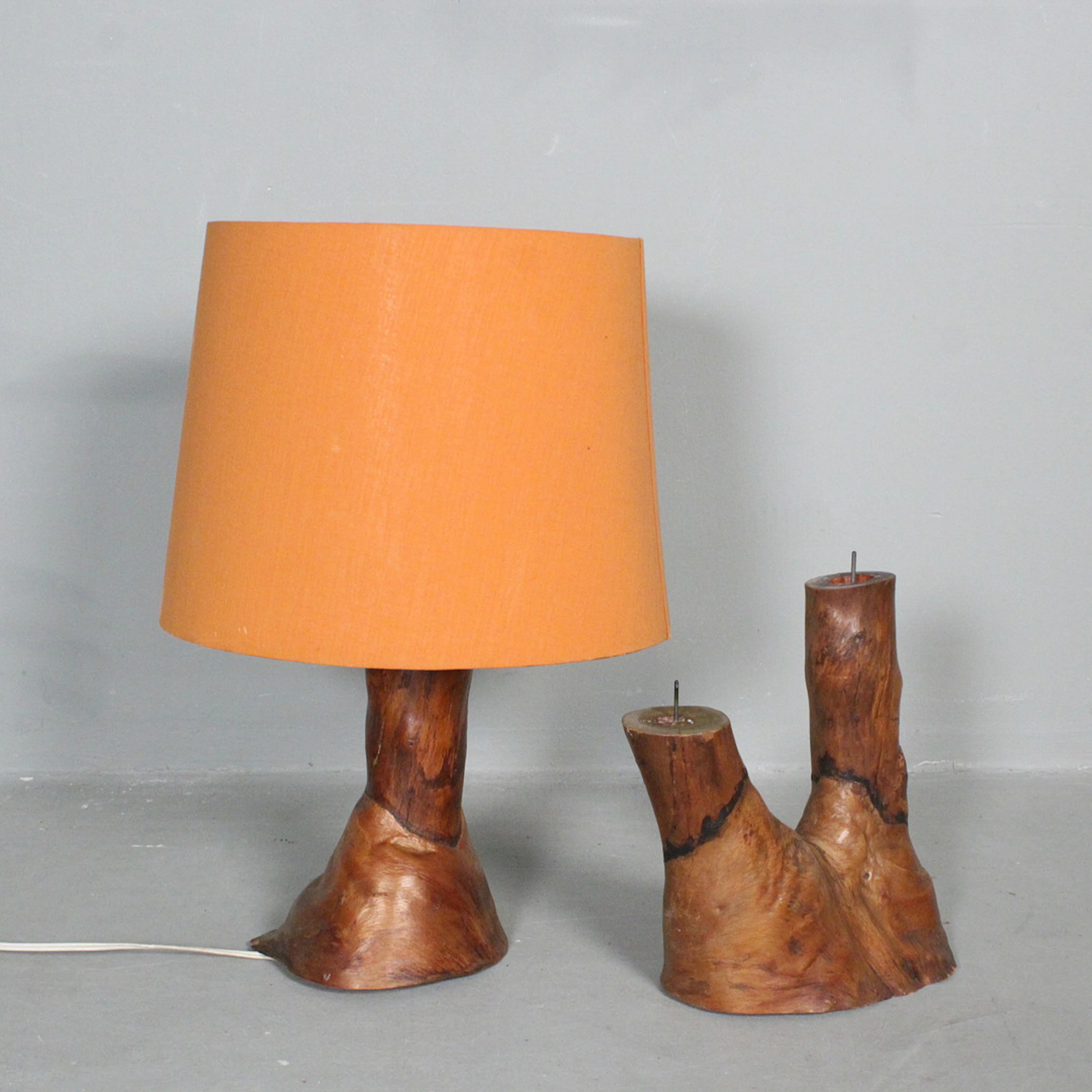 Brutalistische Tischlampe und Kerzenhalter.