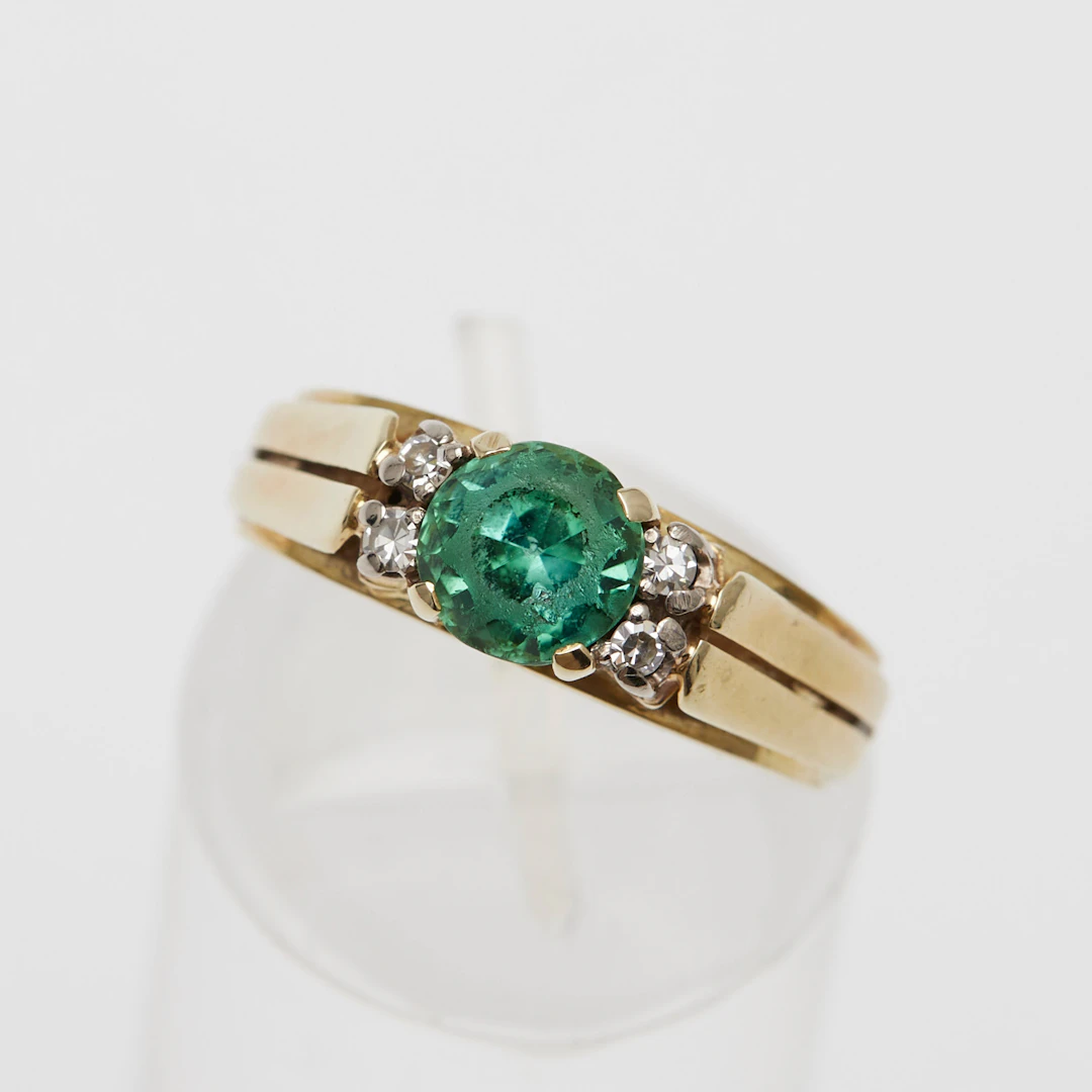 RING, 585er Gelbgold, Synthetischer Smaragd, Brillianten.
