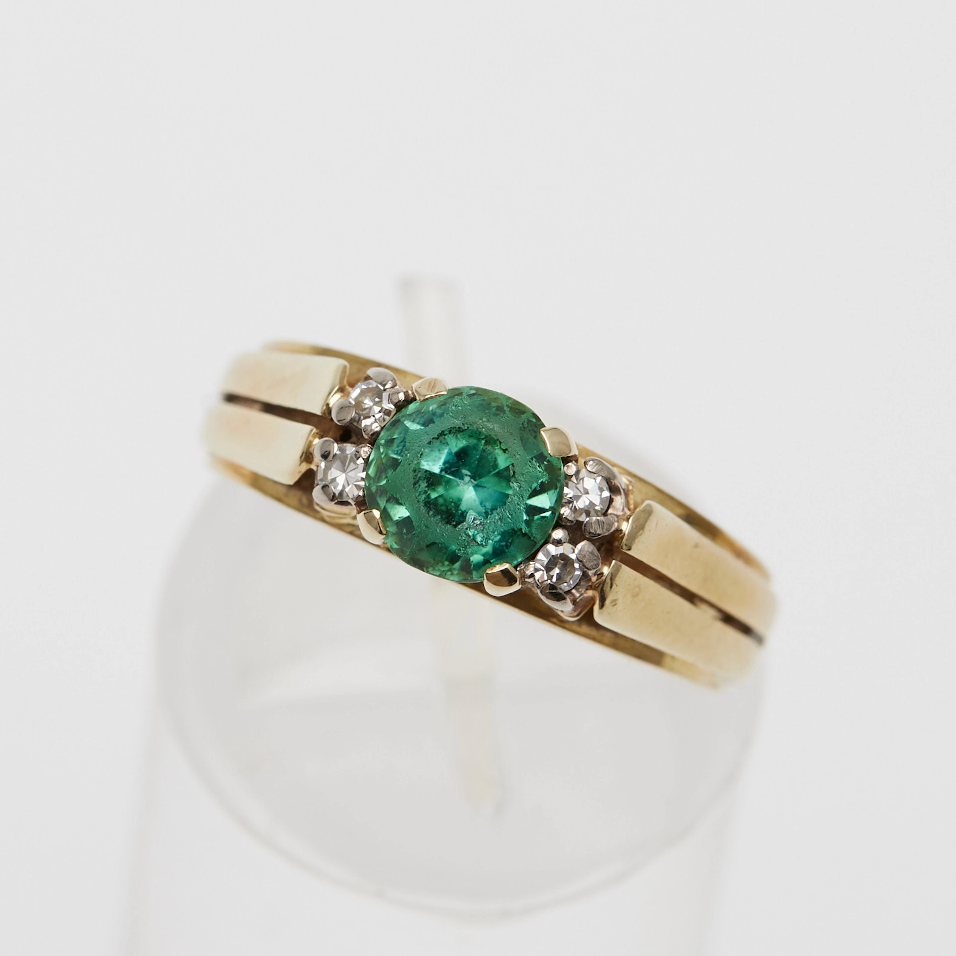 RING, 585er Gelbgold, Synthetischer Smaragd, Brillianten.