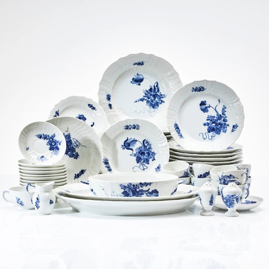 SERVIS, mat/ kaffe - "Blå Blomst", Royal Copenhagen, 52 delar, 1900-tal.