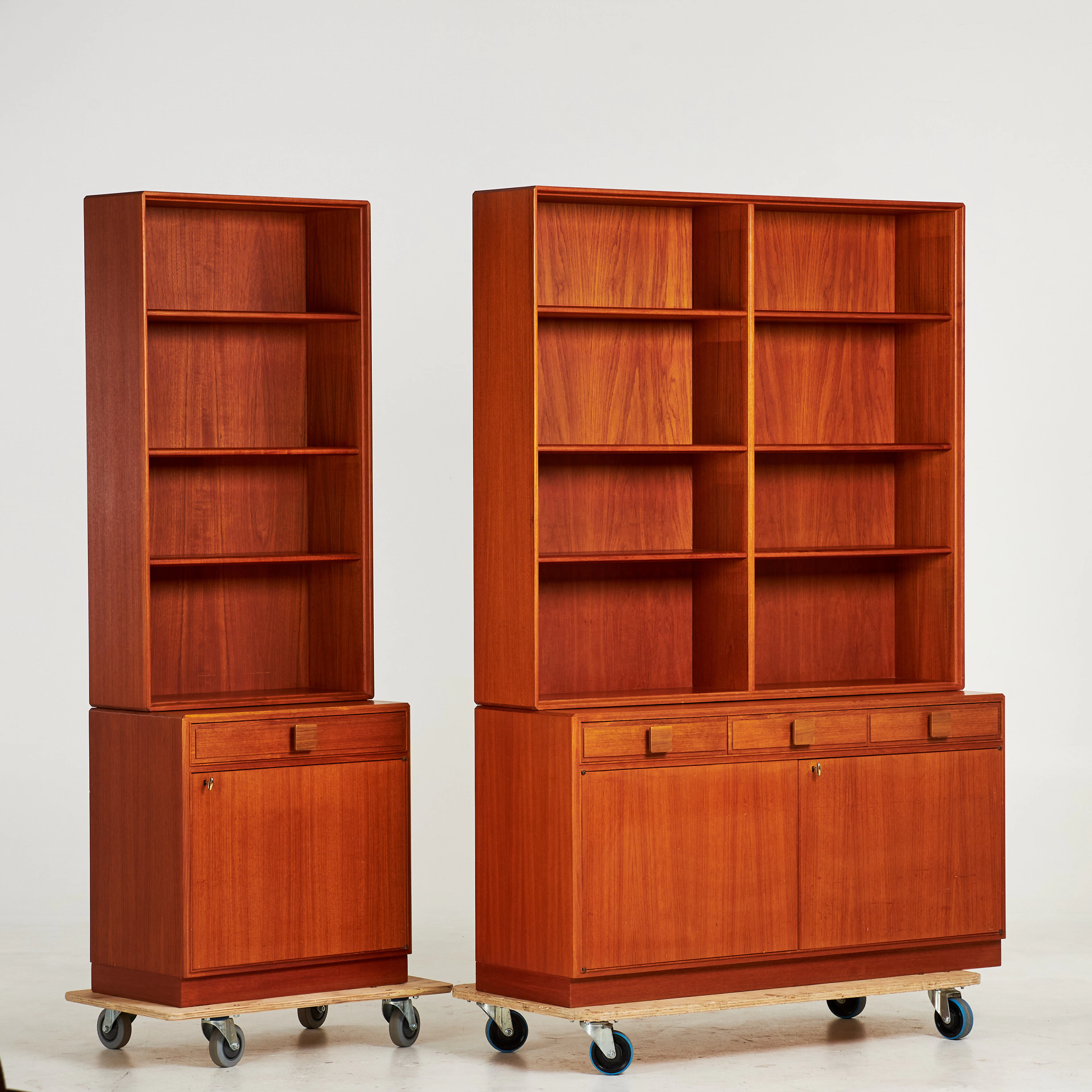 BERTIL FRIDHAGEN. Bokhyllor, 2 sektioner, teak, Bodafors, 1900-talets