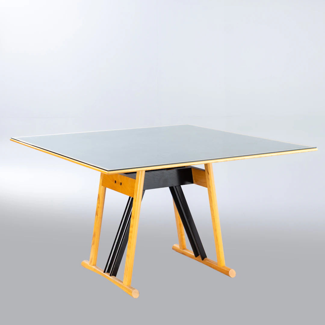 CASSINA. Tisch / Esstisch, 1980er Jahre.