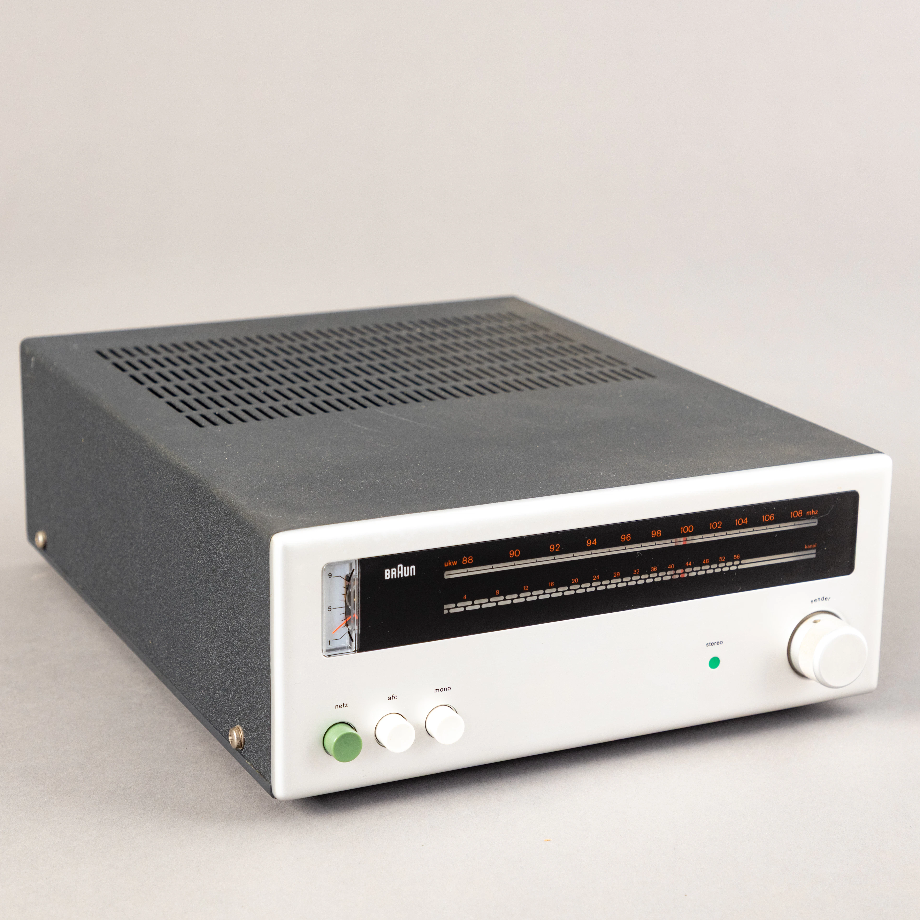 DIETER RAMS. Braun, FM Stereo Tuner CE251.