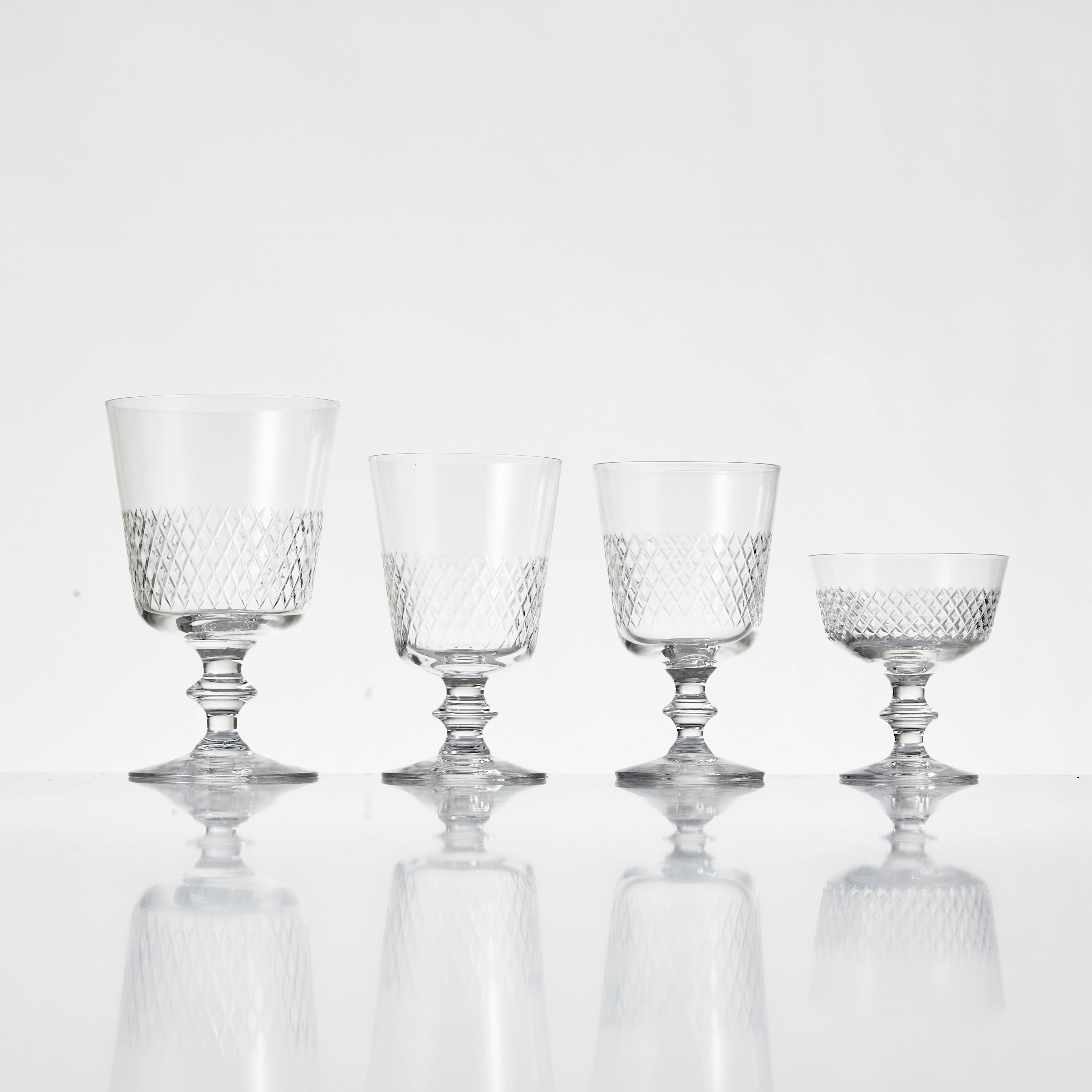 VICKE LINDSTRAND. "Diamant", glasservis, 31 dlr, Kosta.
