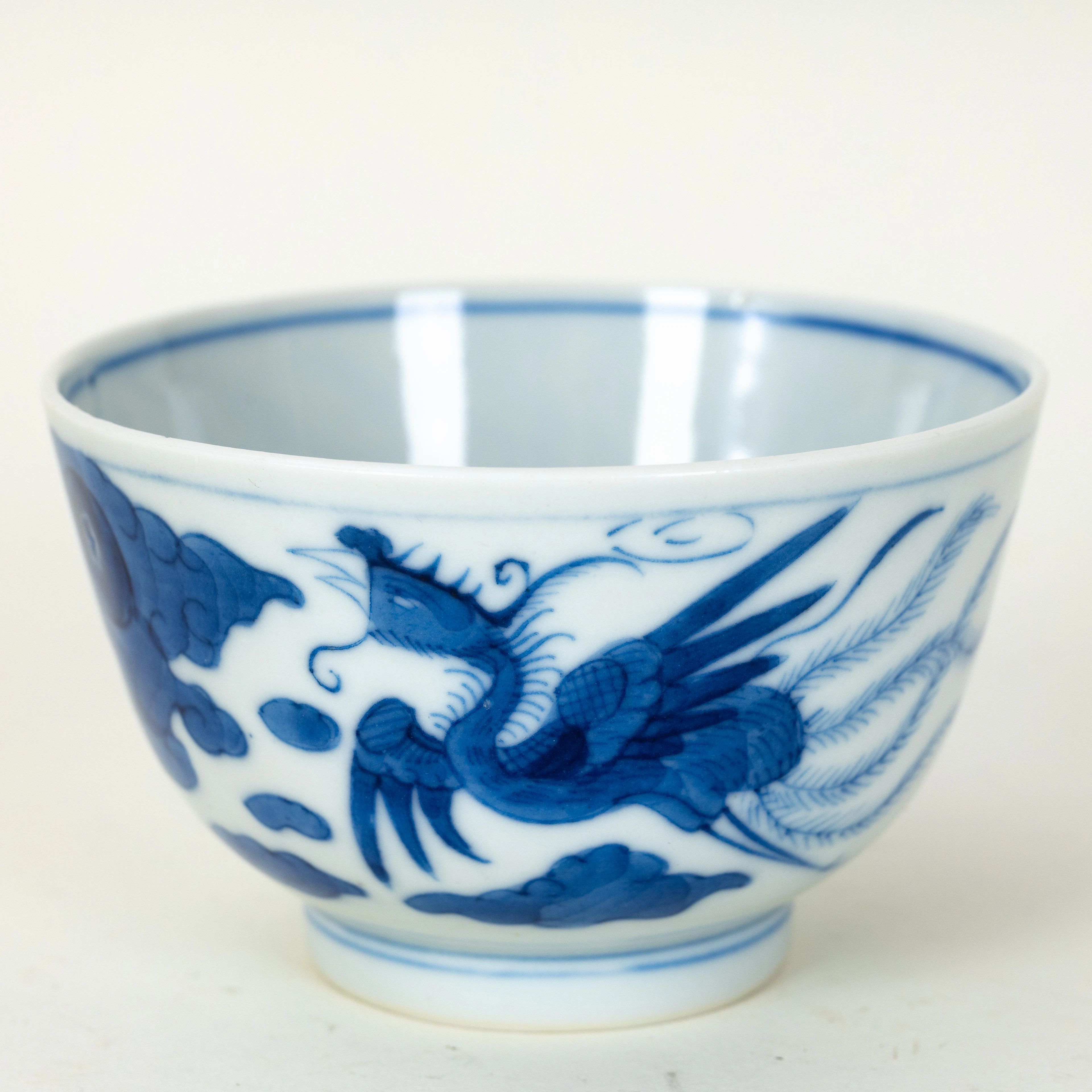 Blau-weiße Tasse im chinesischen Stil, Kangxi-Marke, frühes 20. Jh.