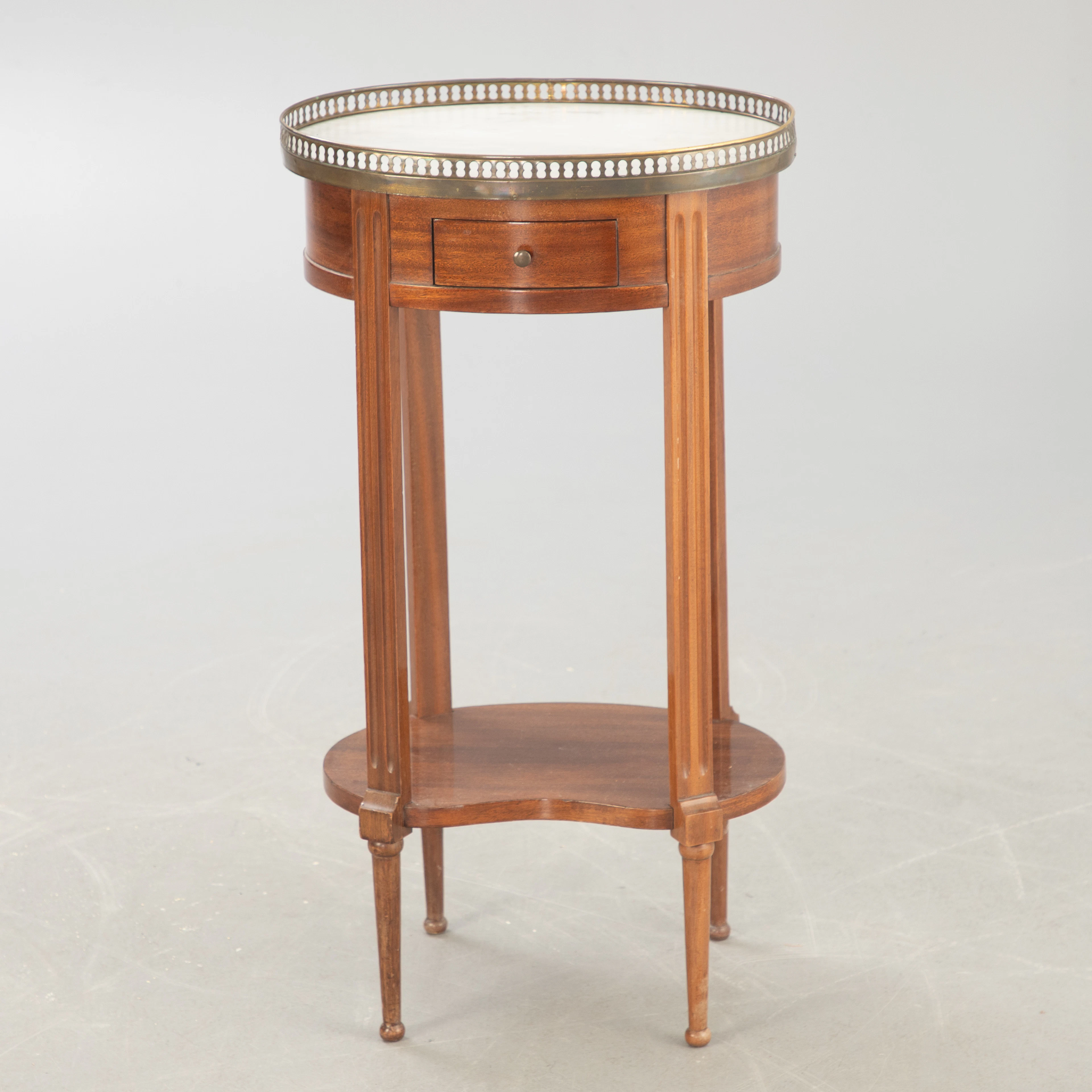 Table Tricoteuse im Stil des Louis Seize, um 1900.