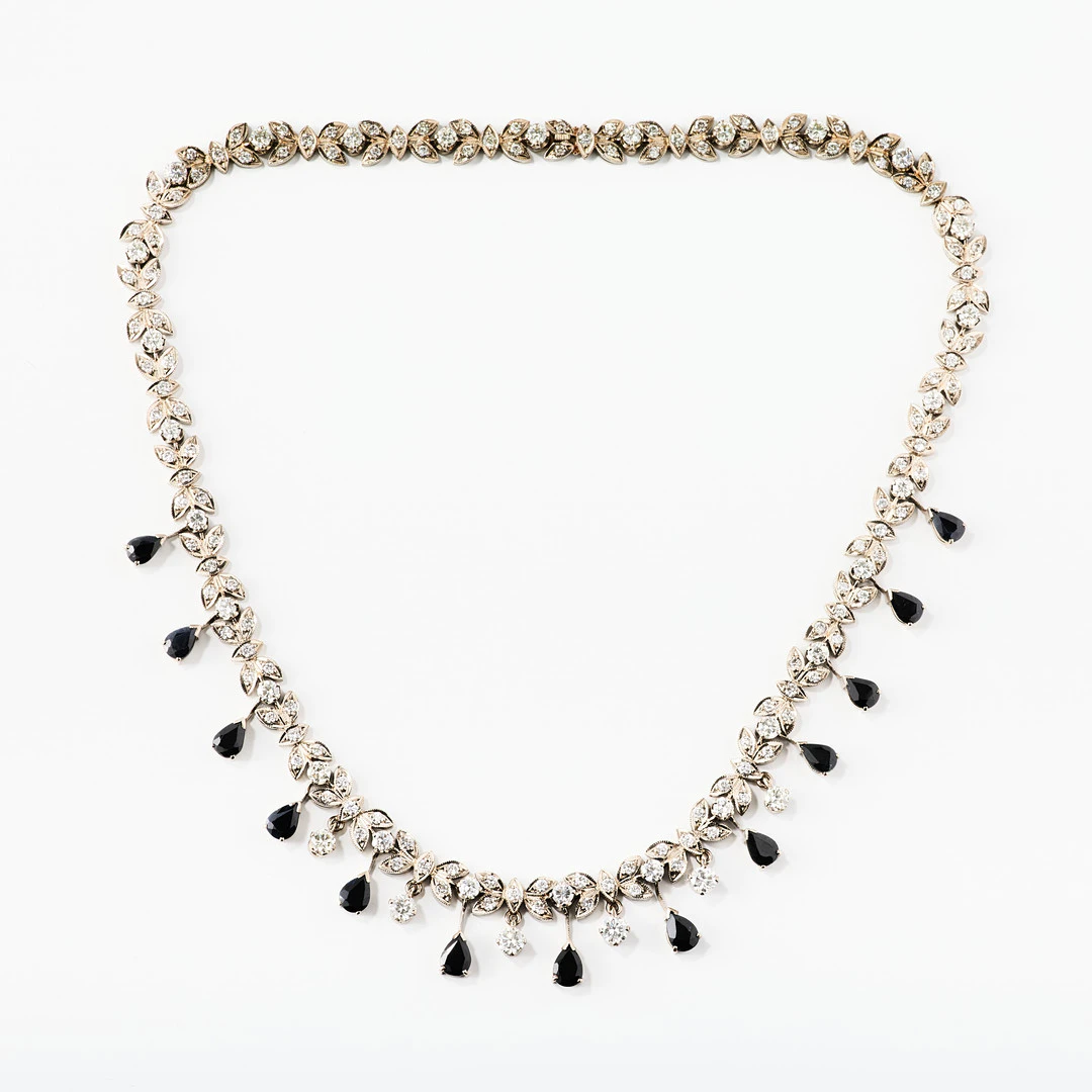 COLLIER, 14K vitguld med safirer och diamanter, Belle-Époque-stil