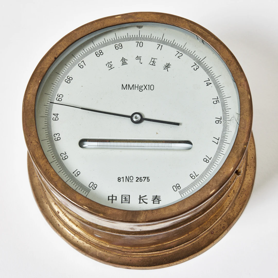 ANEROIDBAROMETER, Kina, 1900-talets andra hälft.