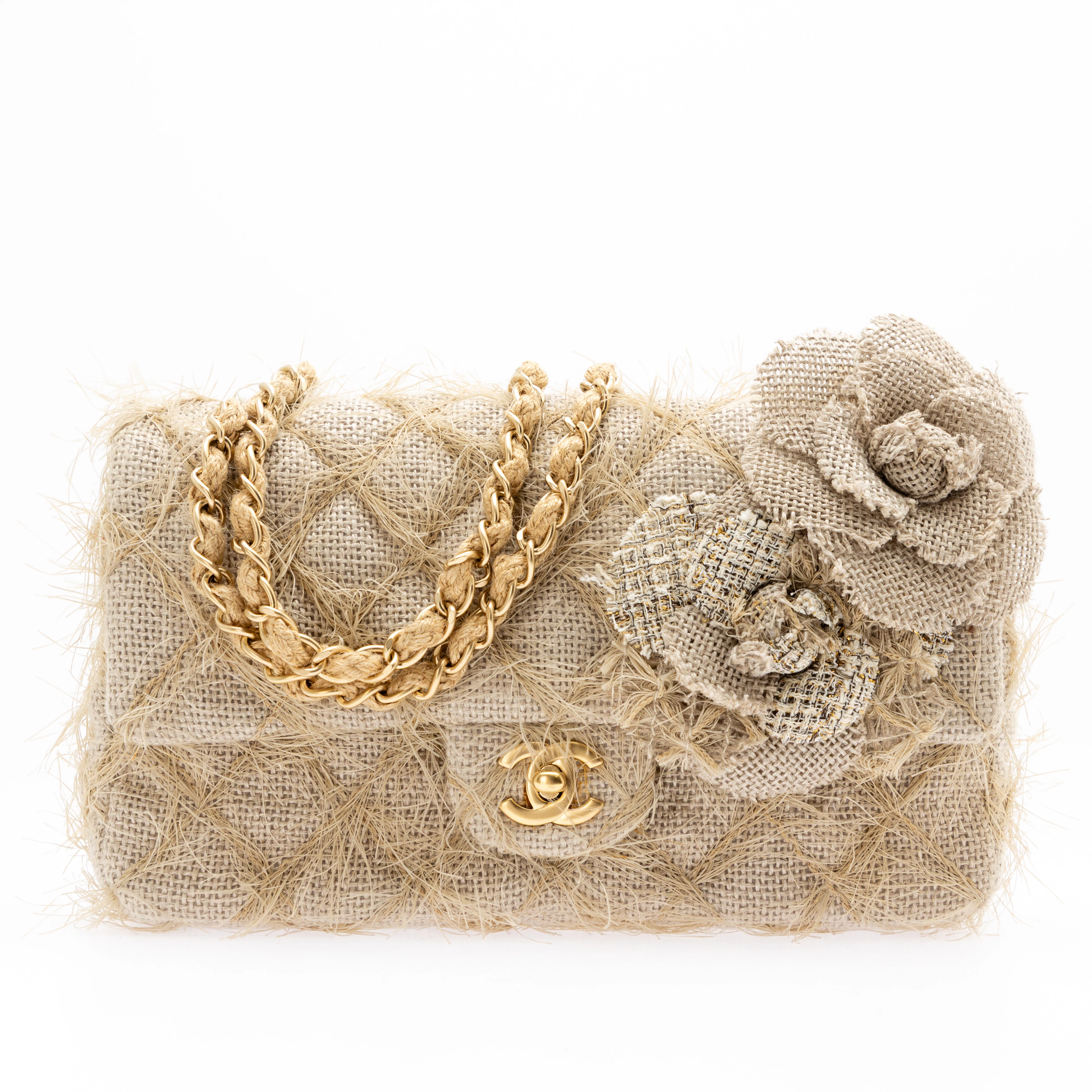 CHANEL. Timeless Flap Bag / Tasche mit Camélia, 2010.