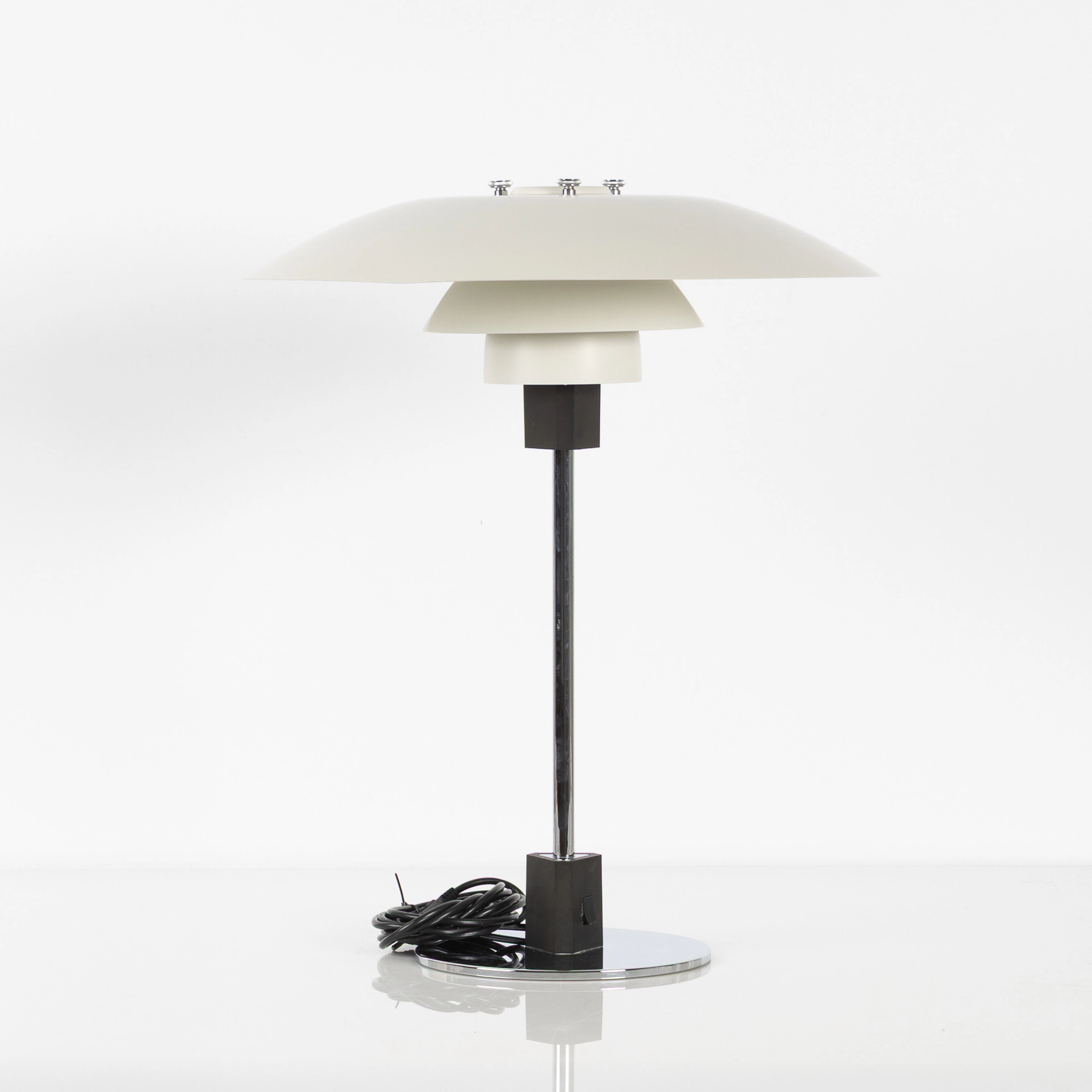 POUL HENNINGSEN. Bordslampa, PH-lampa, modell 127094, Louis Poulsen, Danmark.