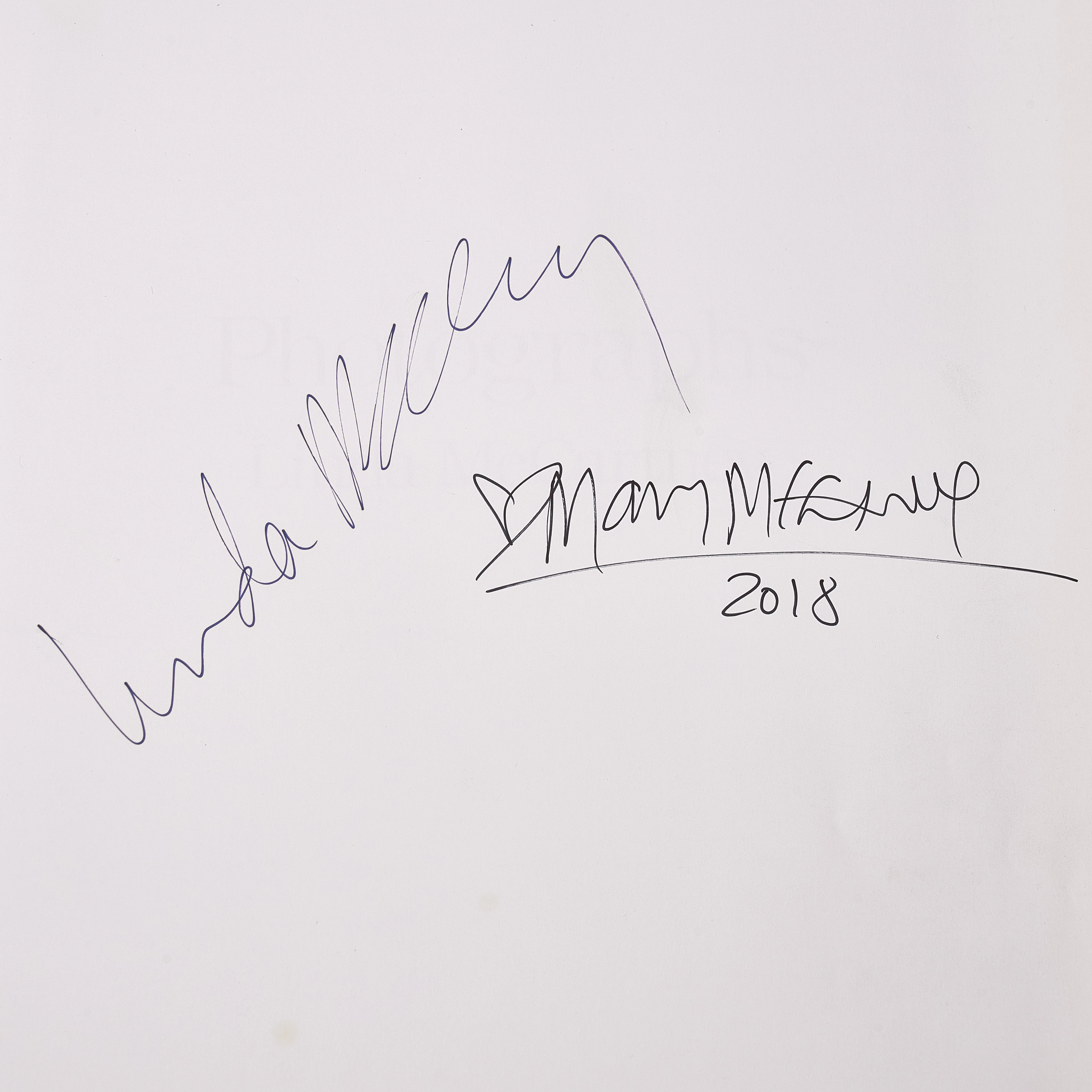 LINDA MCCARTNEY. Bok, "Photographs", signerad av Linda Mccartney (1941-1998)