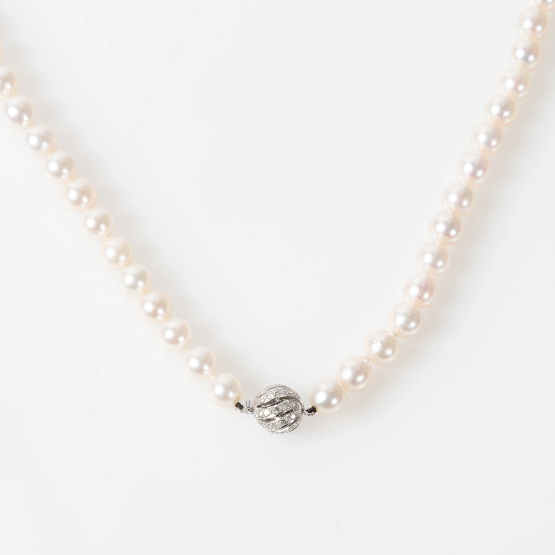 PÄRLCOLLIER, lås i 18K vitguld med diamanter.