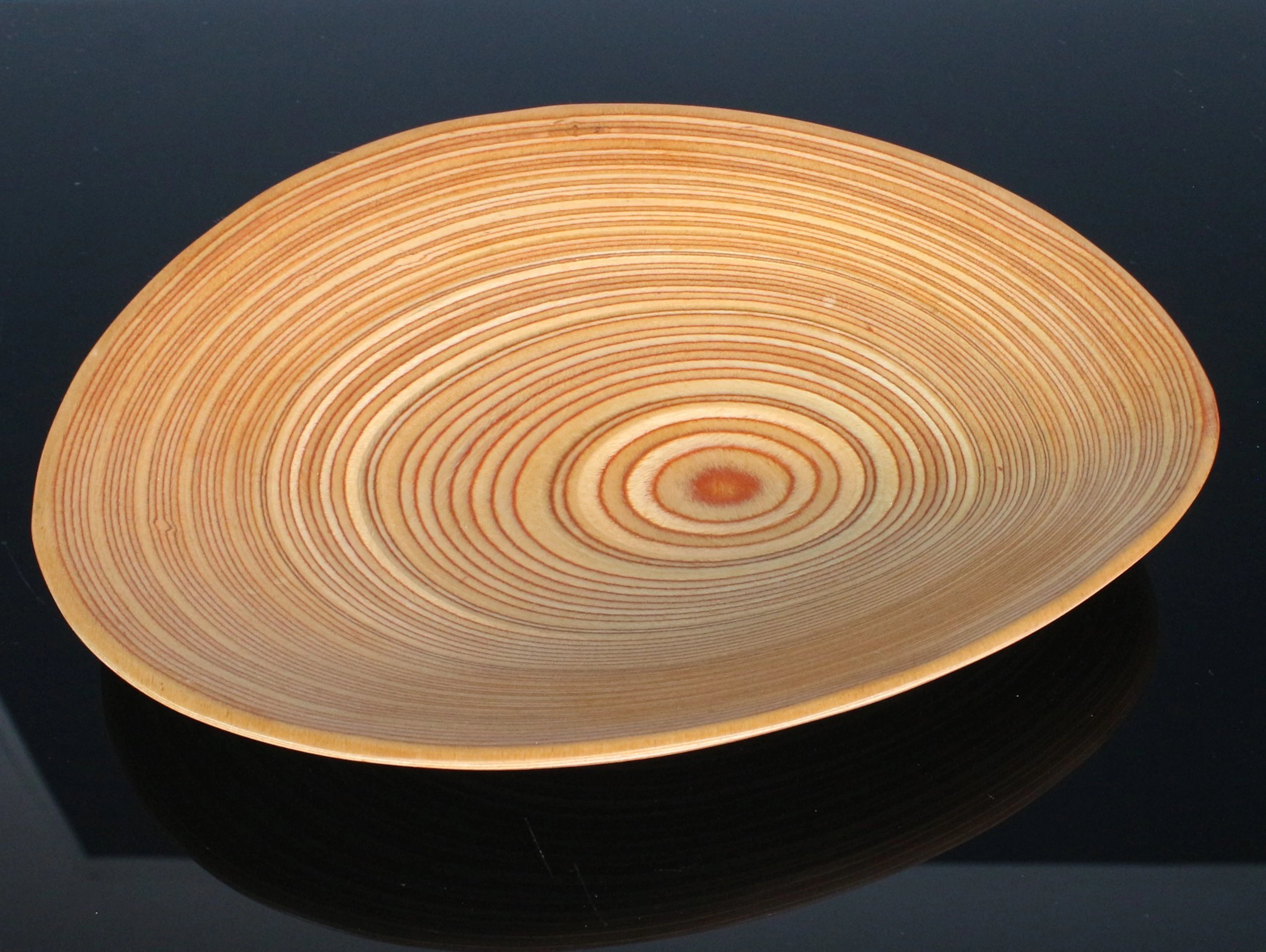 TAPIO WIRKKALA (1915-1985). Schale aus Birkenfurnier in Form eines