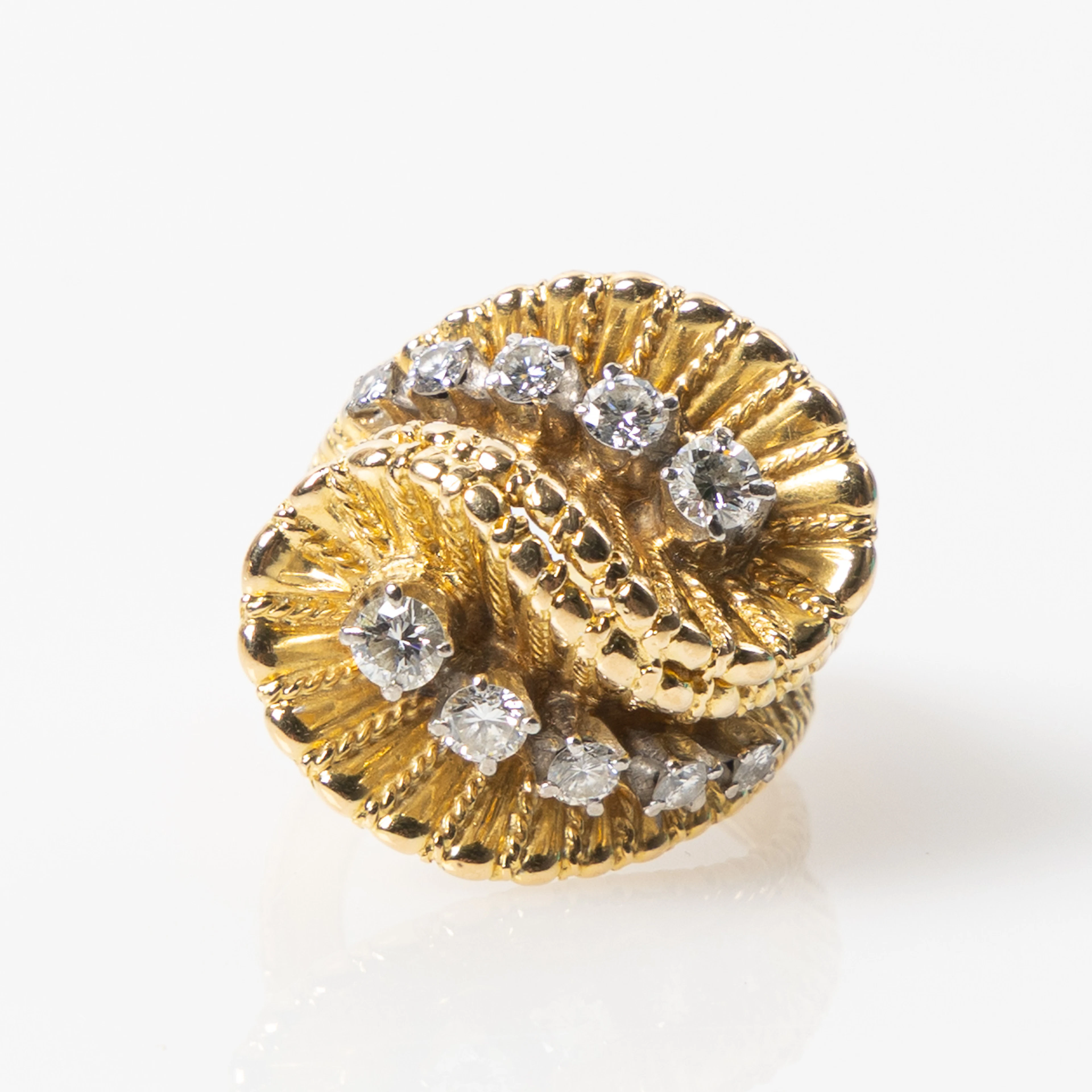 RING, 18K guld med briljantslipade diamanter.
