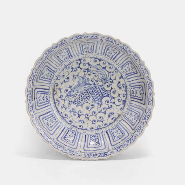 An Annamese Kraak-style blue and white charger 15th-16th century