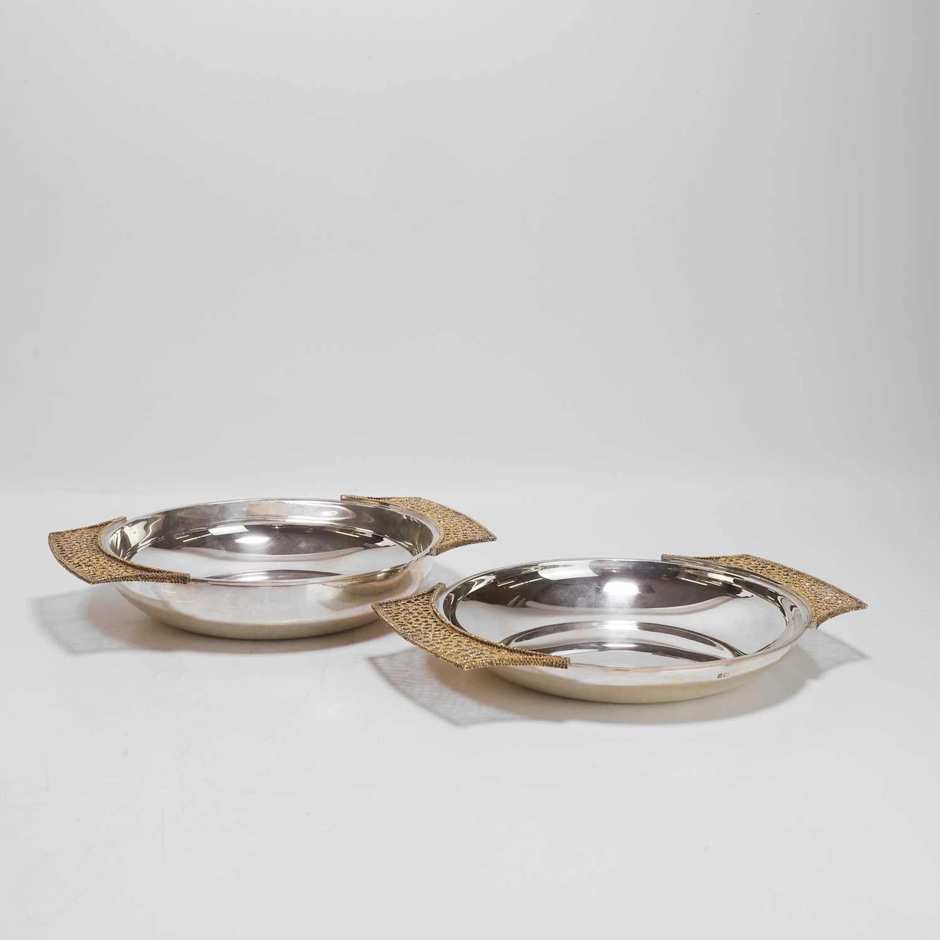 ▲ Stuart Devlin (Australian-British, 1931-2018) a near pair of silver